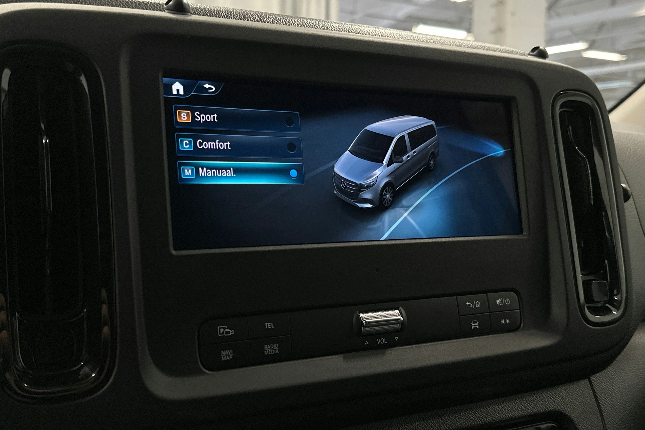 valkoinen Mercedes-Benz Vito 2024 kuva 18.