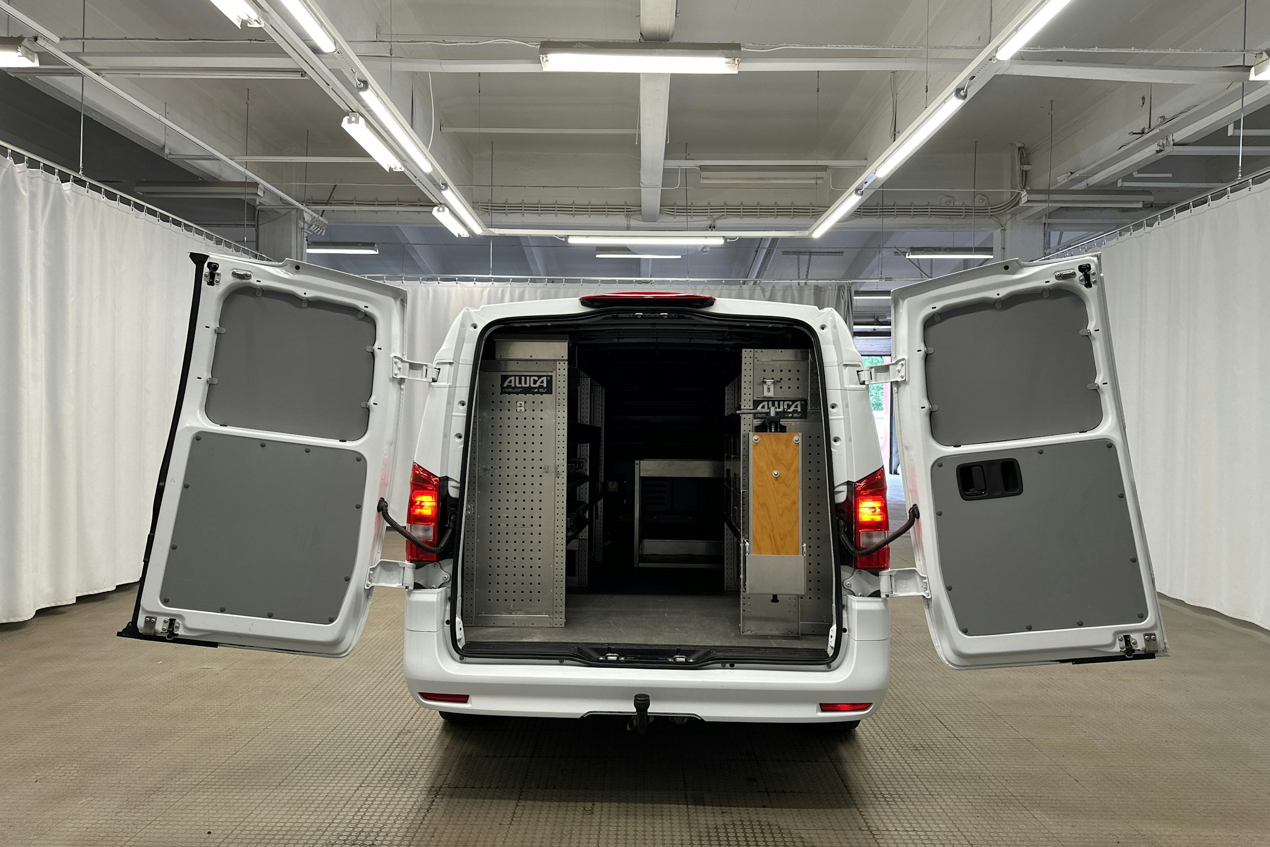 valkoinen Mercedes-Benz Vito 2024 kuva 20.