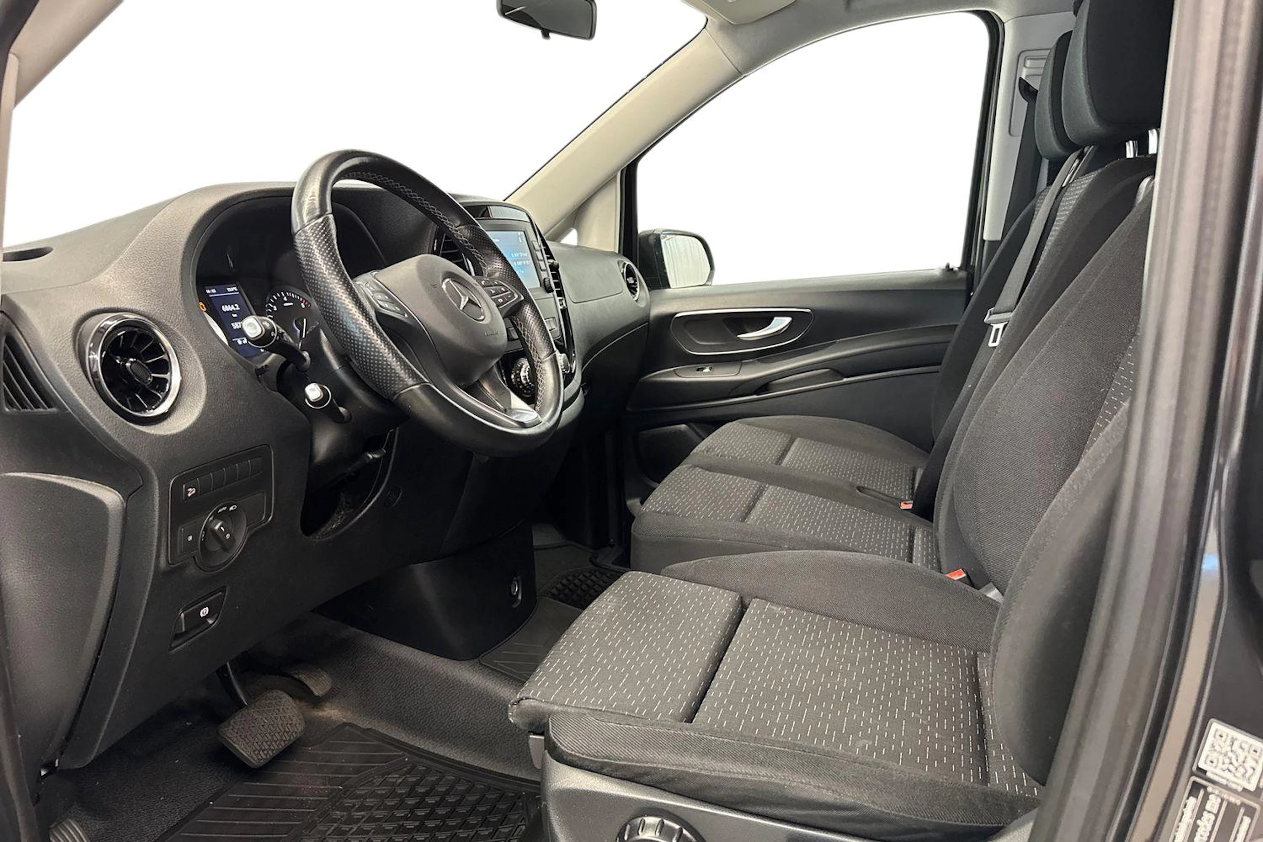 harmaa Mercedes-Benz Vito 2024 kuva 8.