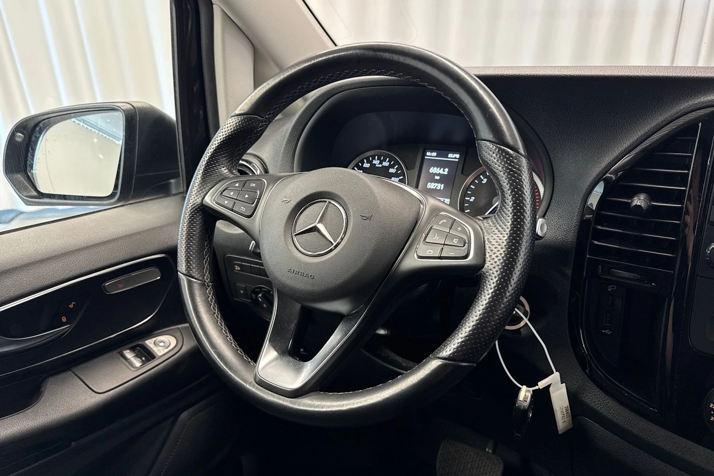 harmaa Mercedes-Benz Vito 2024 kuva 13.