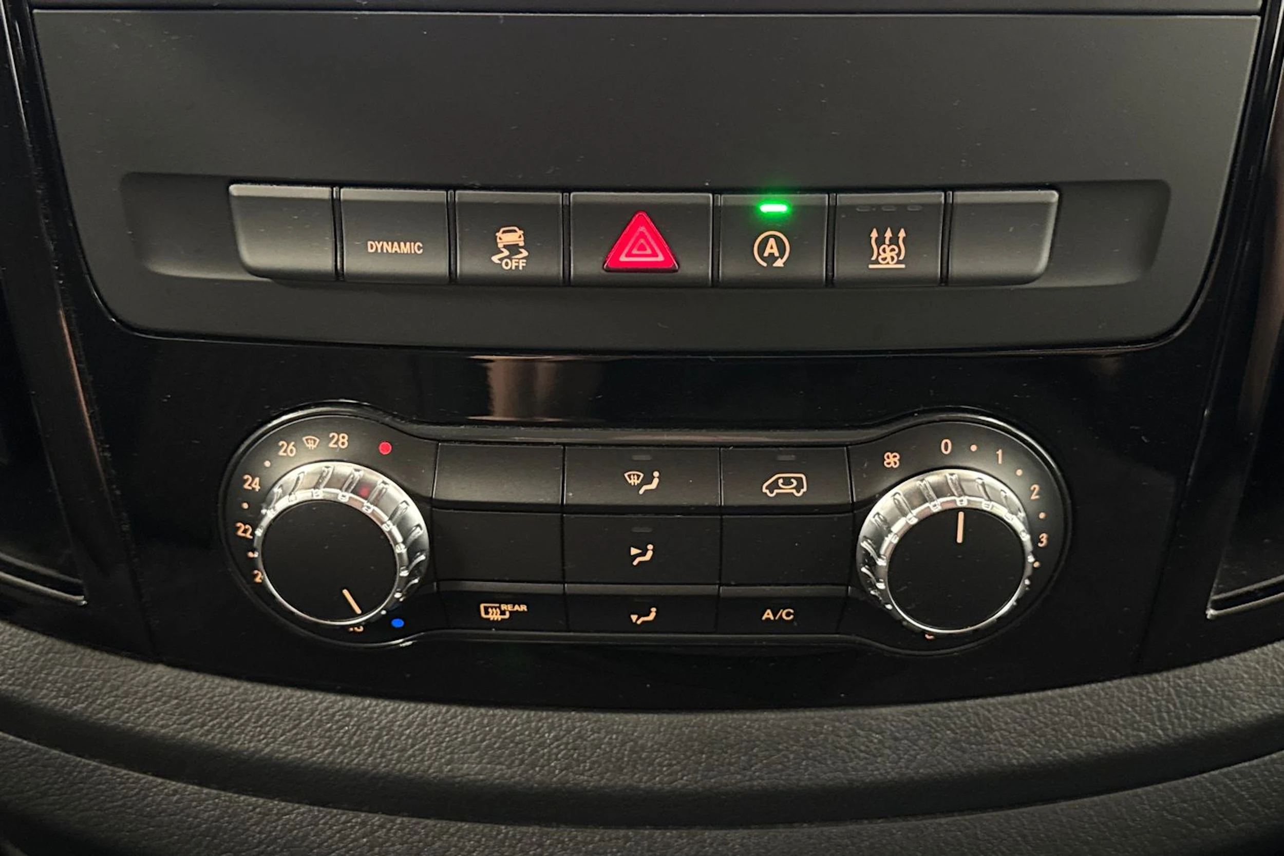 harmaa Mercedes-Benz Vito 2024 kuva 22.