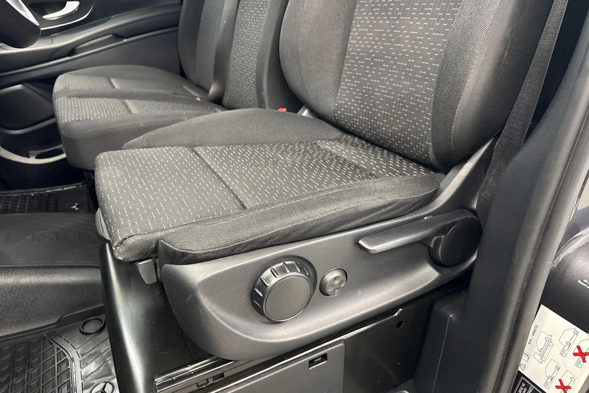 harmaa Mercedes-Benz Vito 2024 kuva 26.