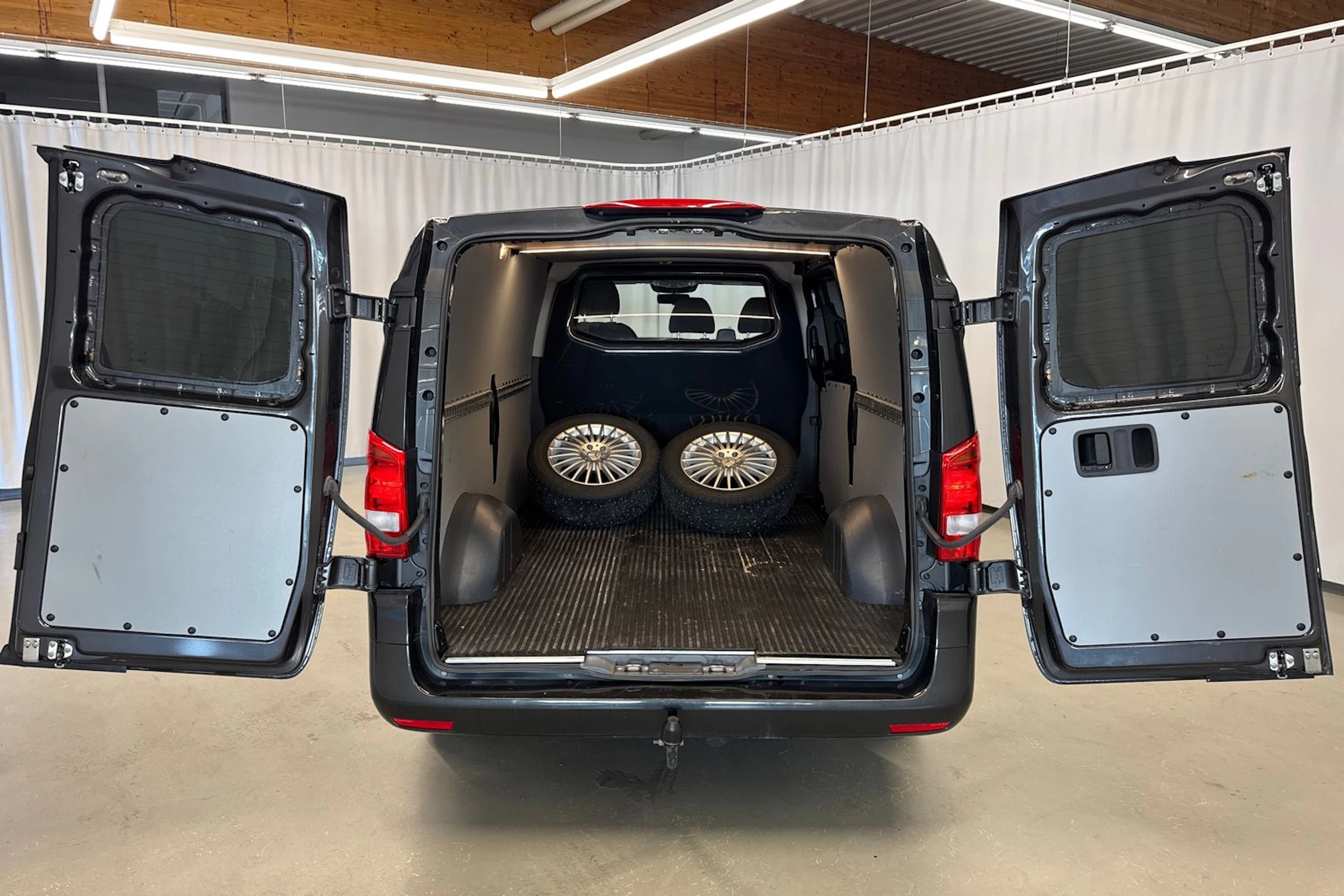 harmaa Mercedes-Benz Vito 2024 kuva 27.