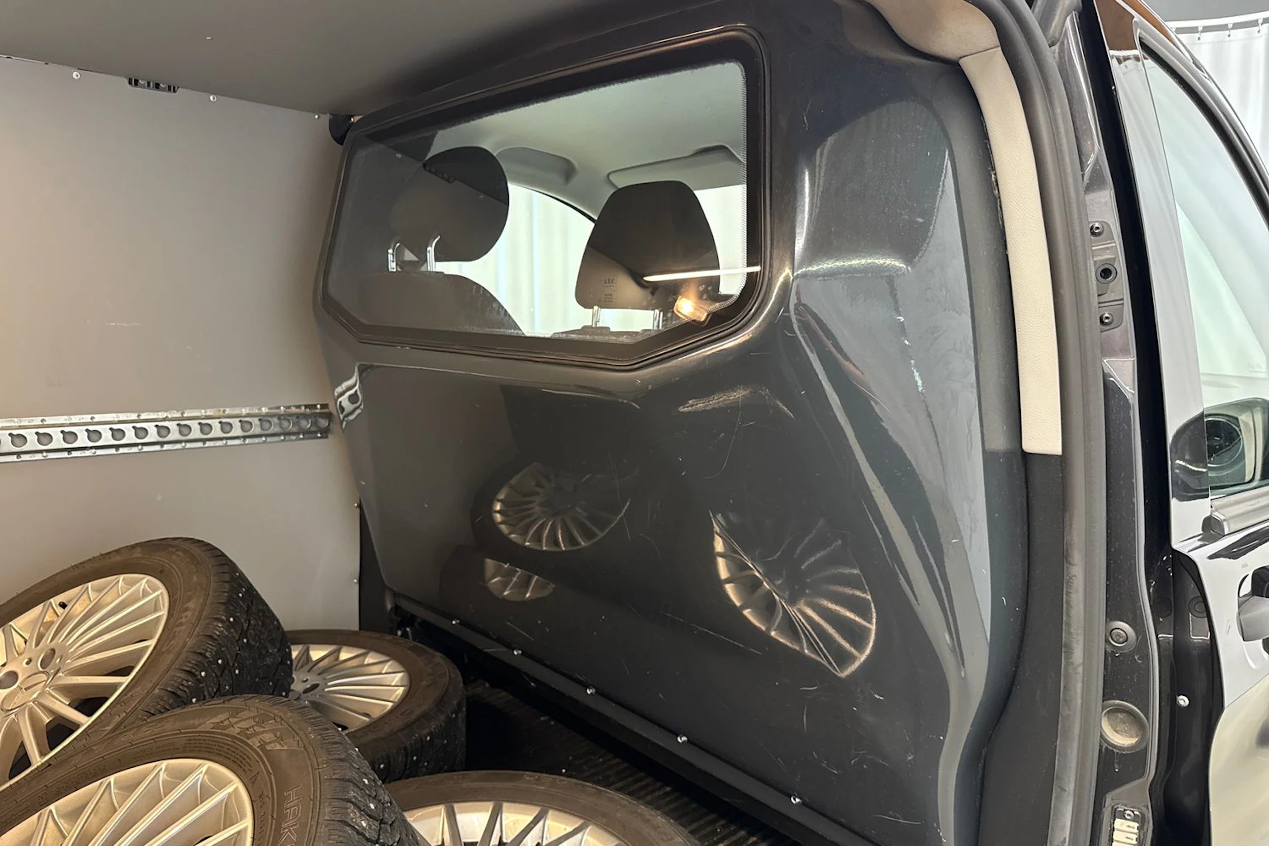 harmaa Mercedes-Benz Vito 2024 kuva 30.