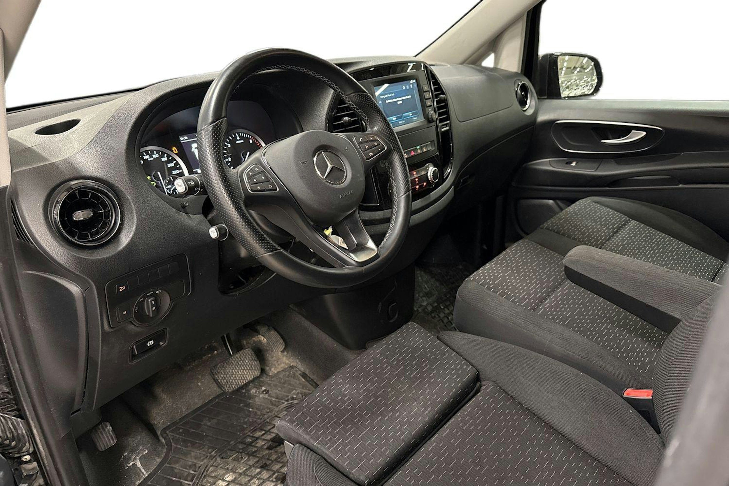 musta Mercedes-Benz Vito 2024 kuva 3.