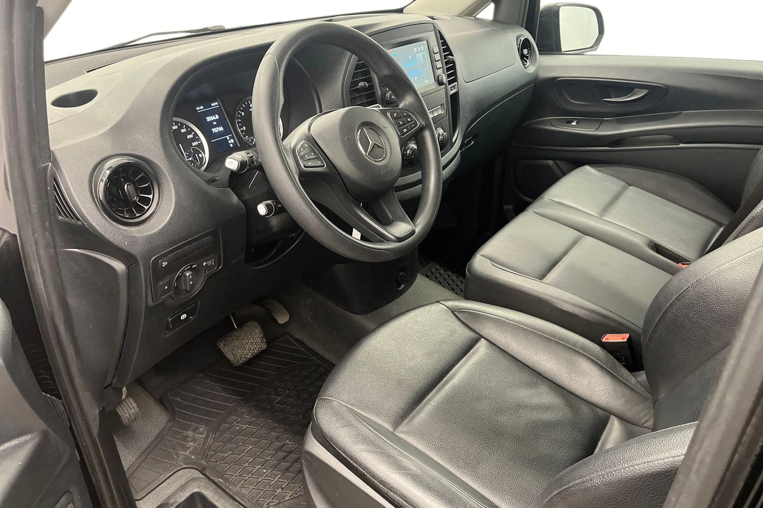 musta Mercedes-Benz Vito 2024 kuva 8.