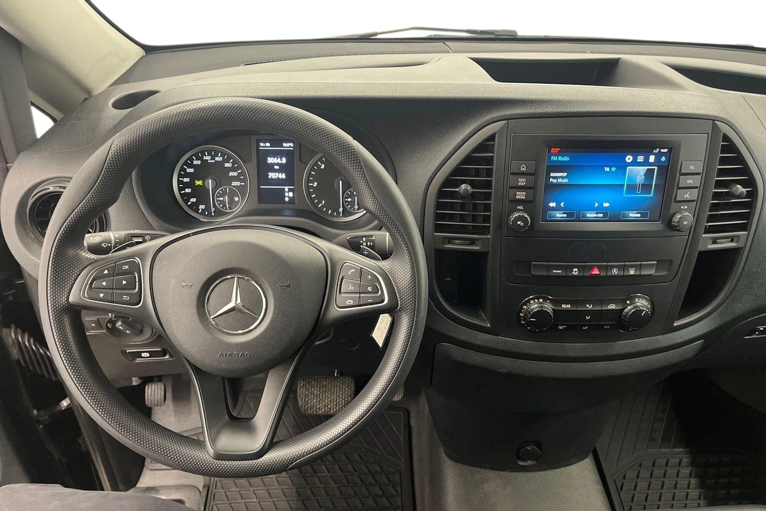 musta Mercedes-Benz Vito 2024 kuva 9.