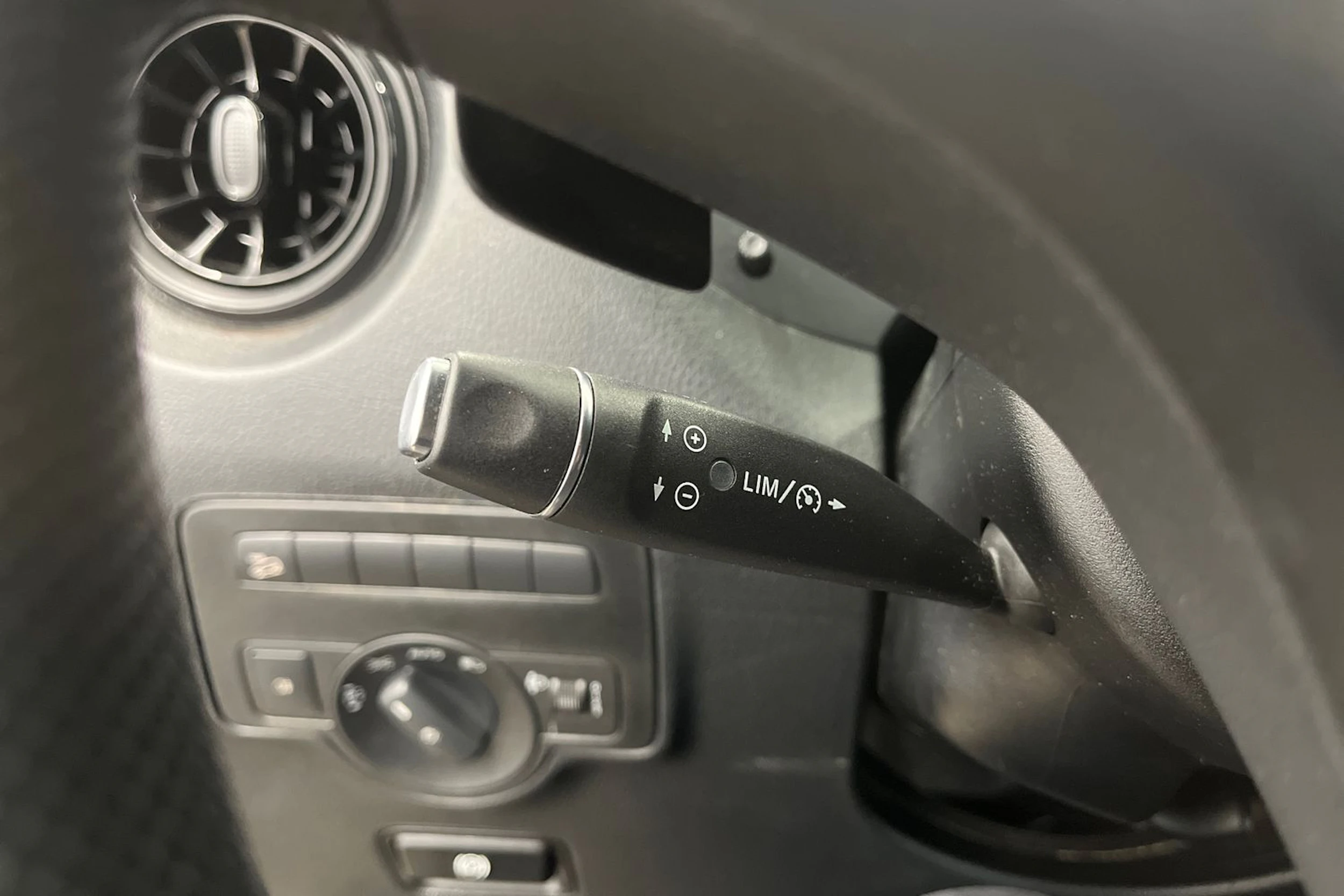 musta Mercedes-Benz Vito 2024 kuva 15.