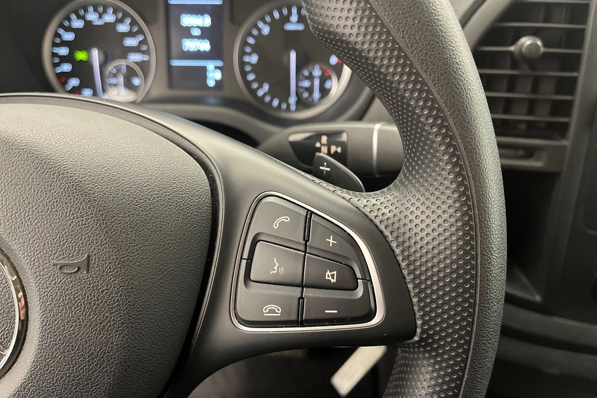 musta Mercedes-Benz Vito 2024 kuva 16.