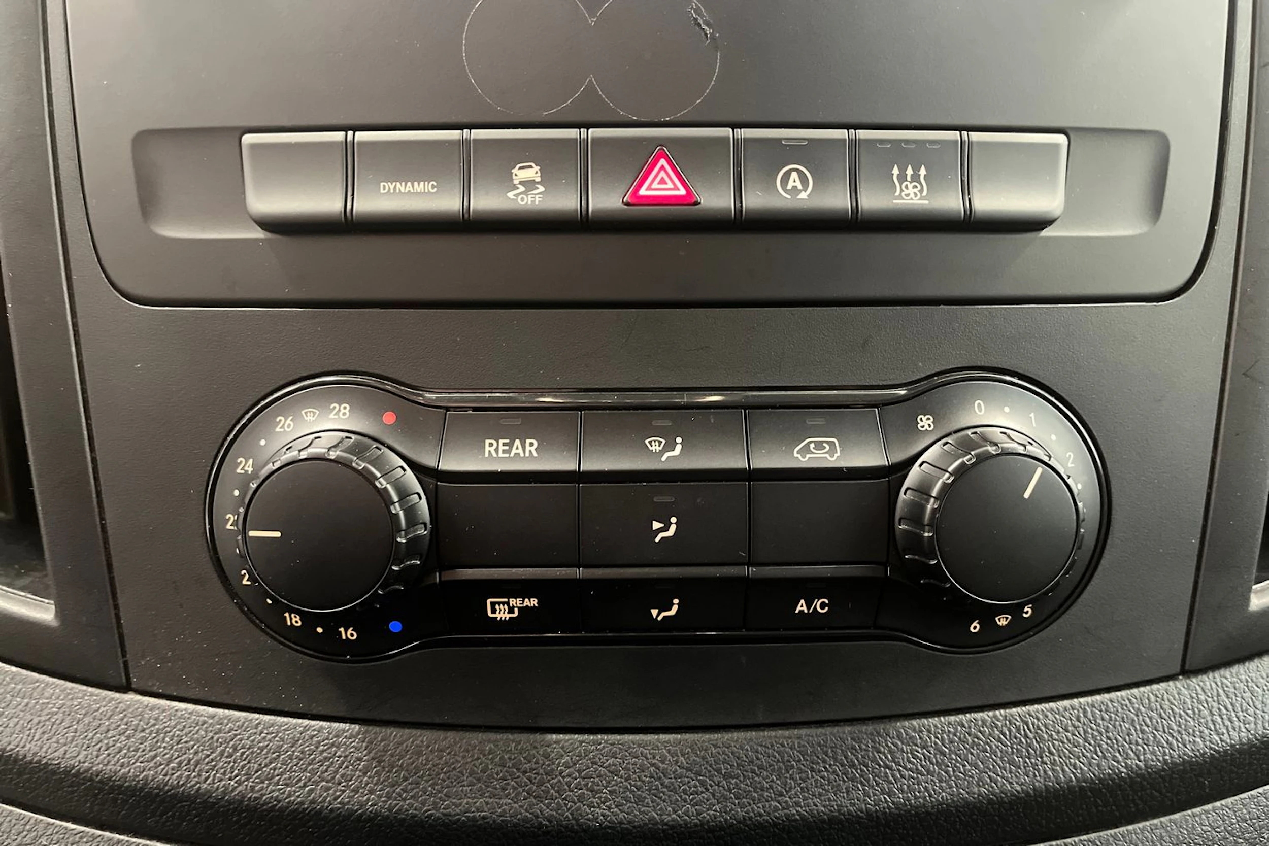 musta Mercedes-Benz Vito 2024 kuva 18.