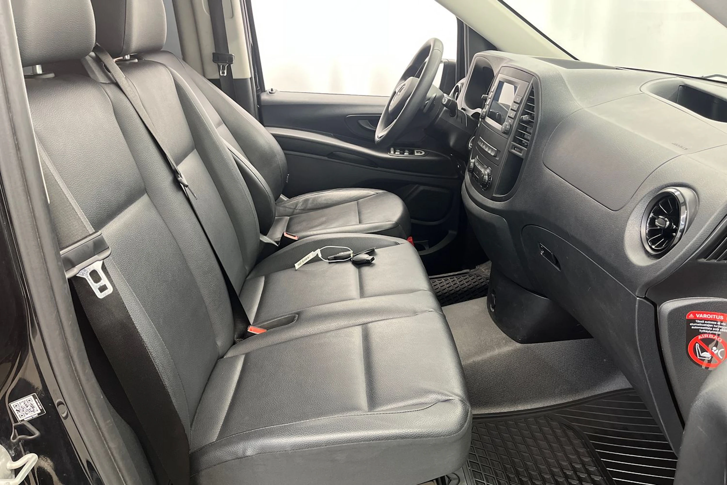 musta Mercedes-Benz Vito 2024 kuva 25.