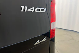 musta Mercedes-Benz Vito 2024 kuva 28.