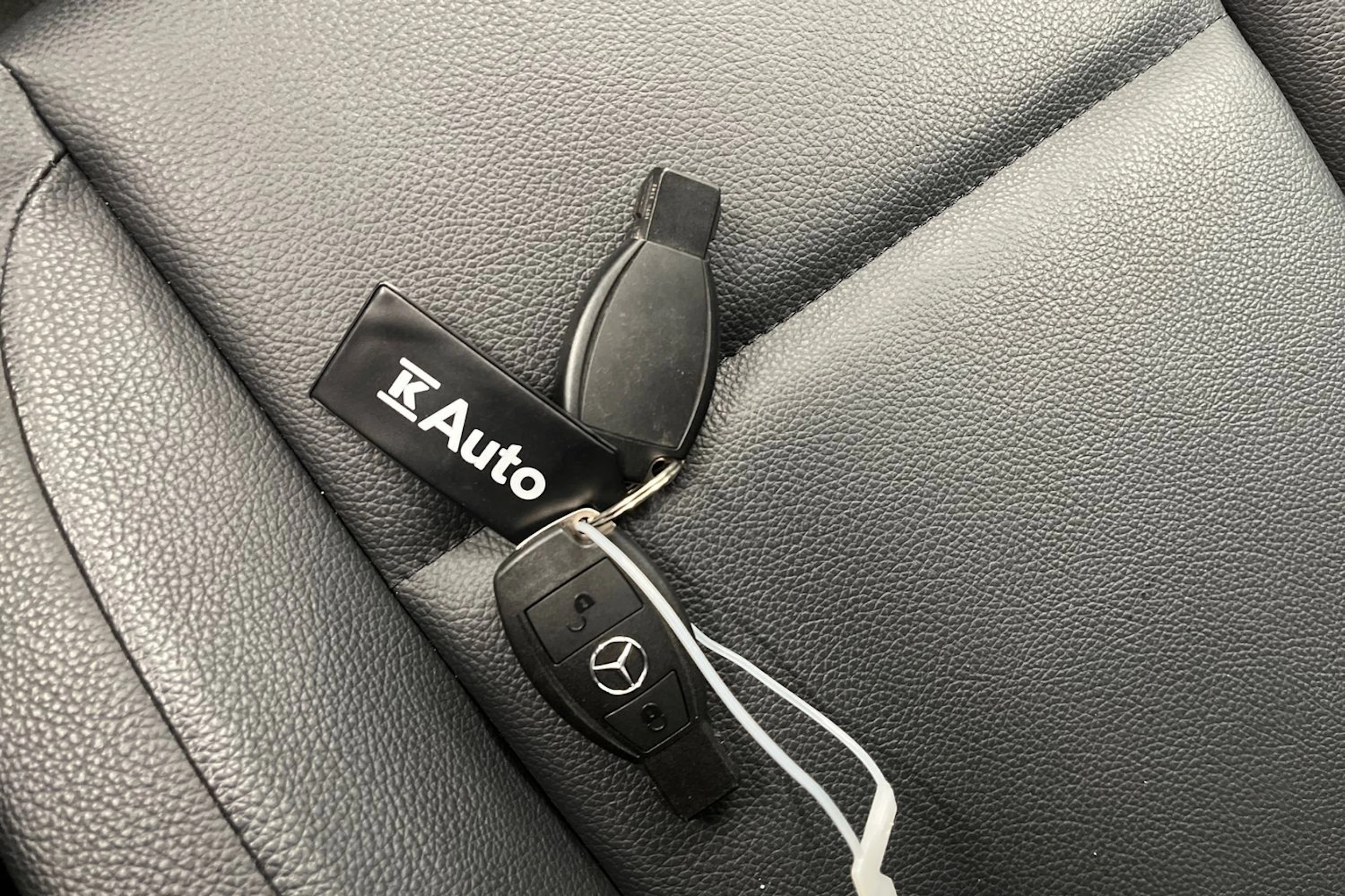 musta Mercedes-Benz Vito 2024 kuva 30.