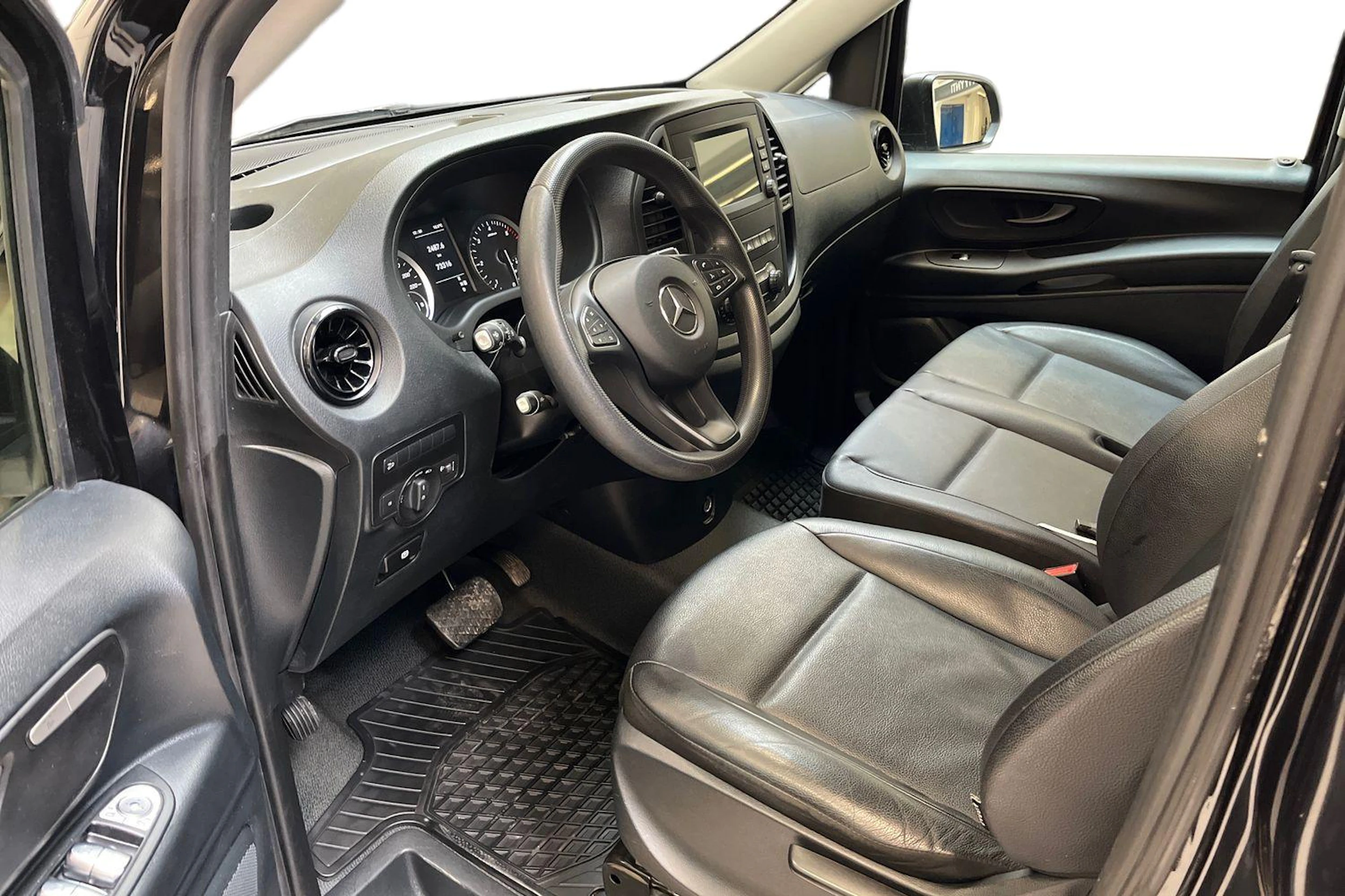 musta Mercedes-Benz Vito 2024 kuva 8.