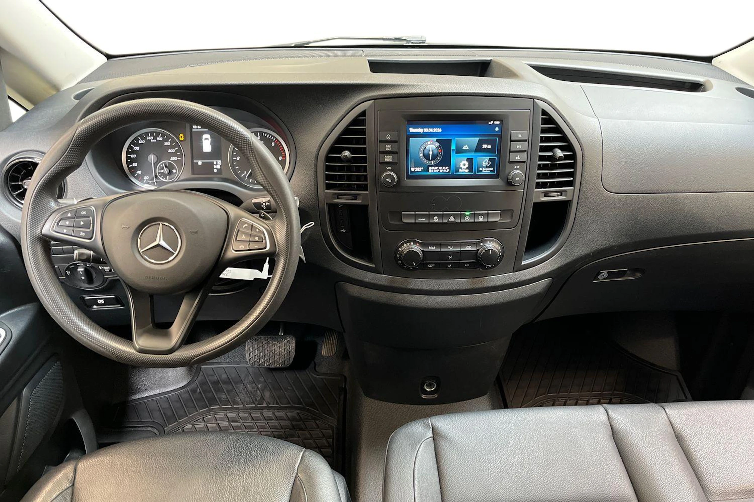 musta Mercedes-Benz Vito 2024 kuva 9.