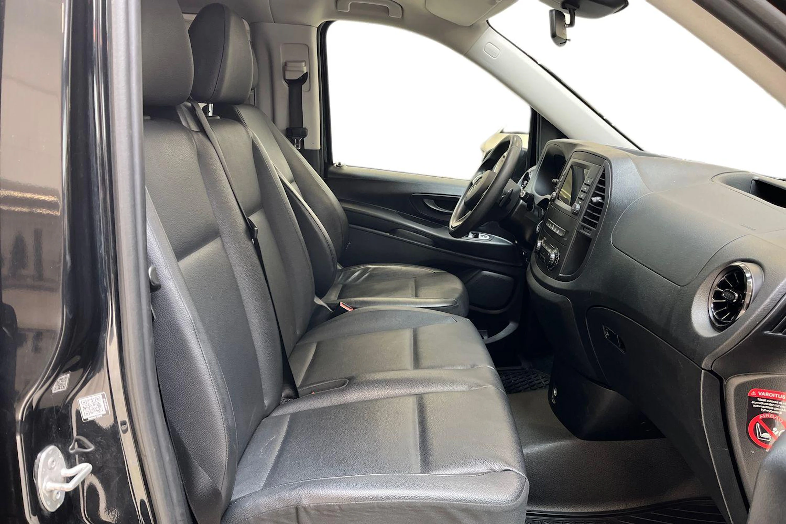 musta Mercedes-Benz Vito 2024 kuva 11.
