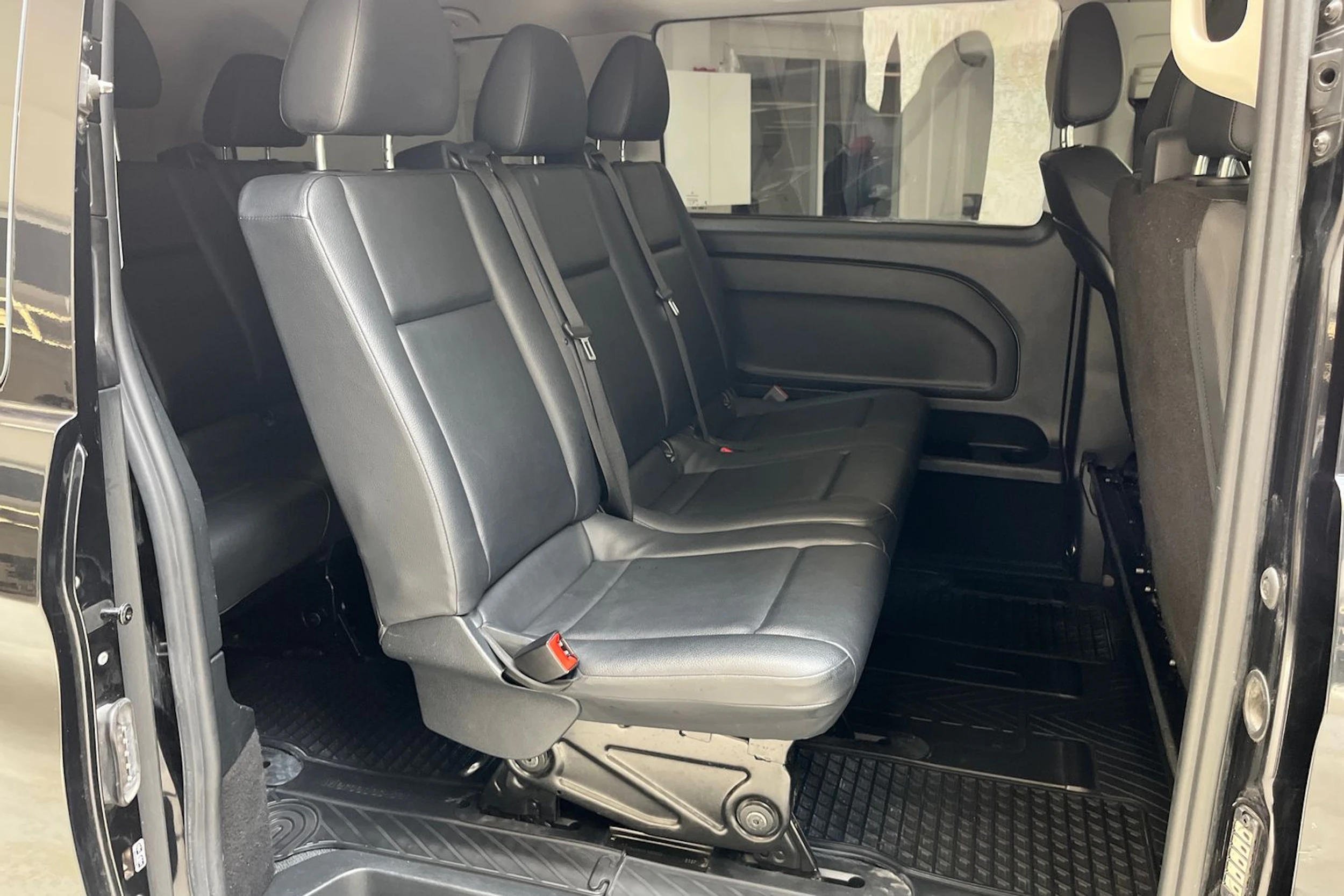 musta Mercedes-Benz Vito 2024 kuva 13.