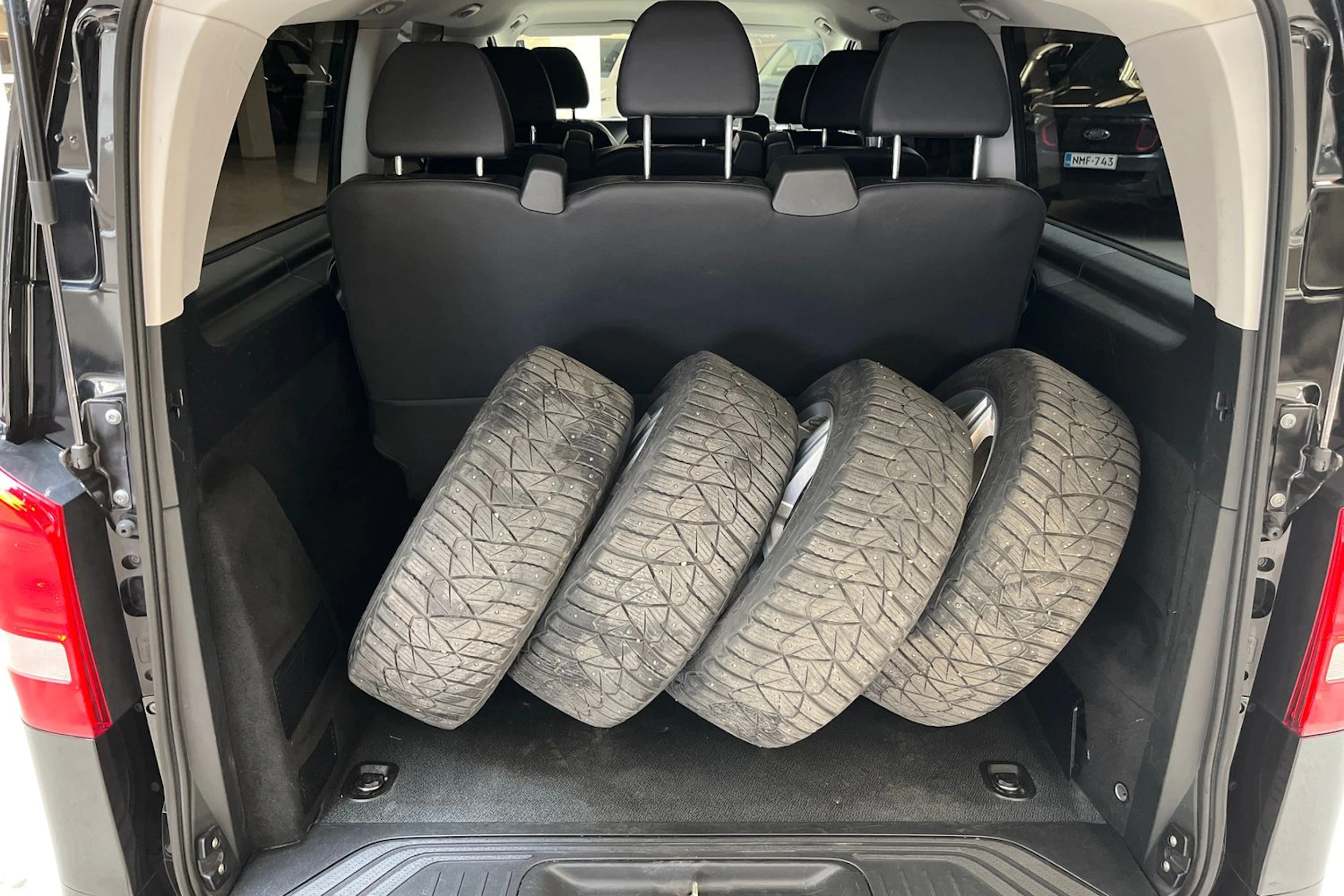 musta Mercedes-Benz Vito 2024 kuva 15.