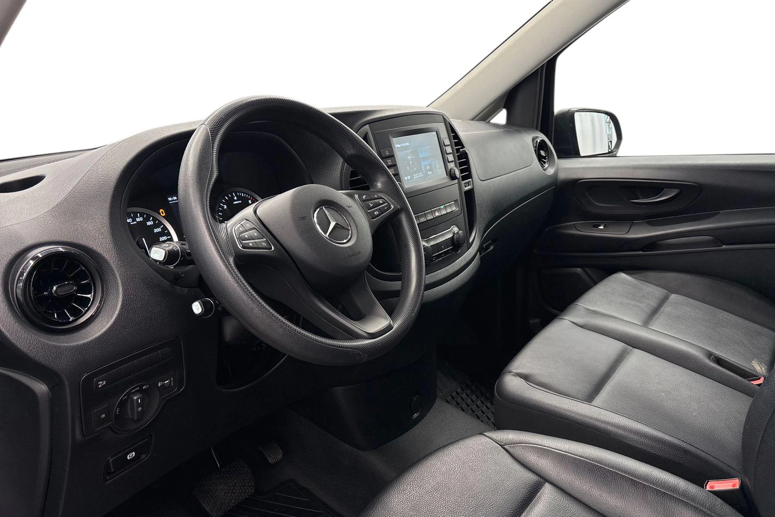 musta Mercedes-Benz Vito 2024 kuva 6.