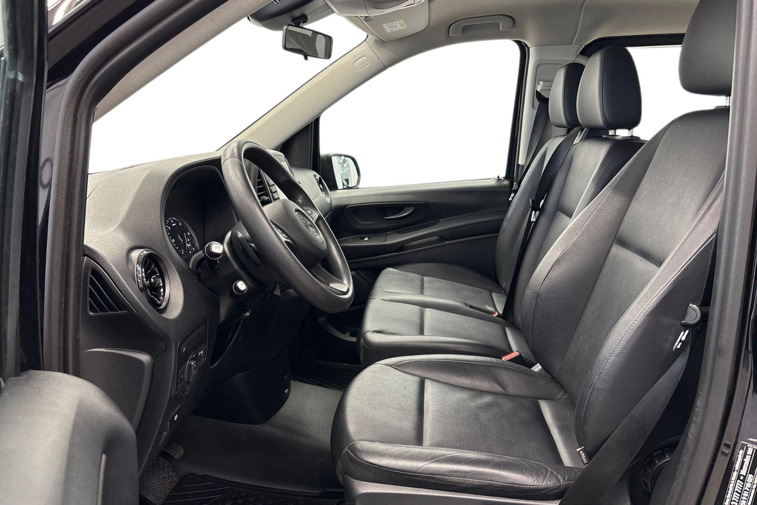 musta Mercedes-Benz Vito 2024 kuva 8.