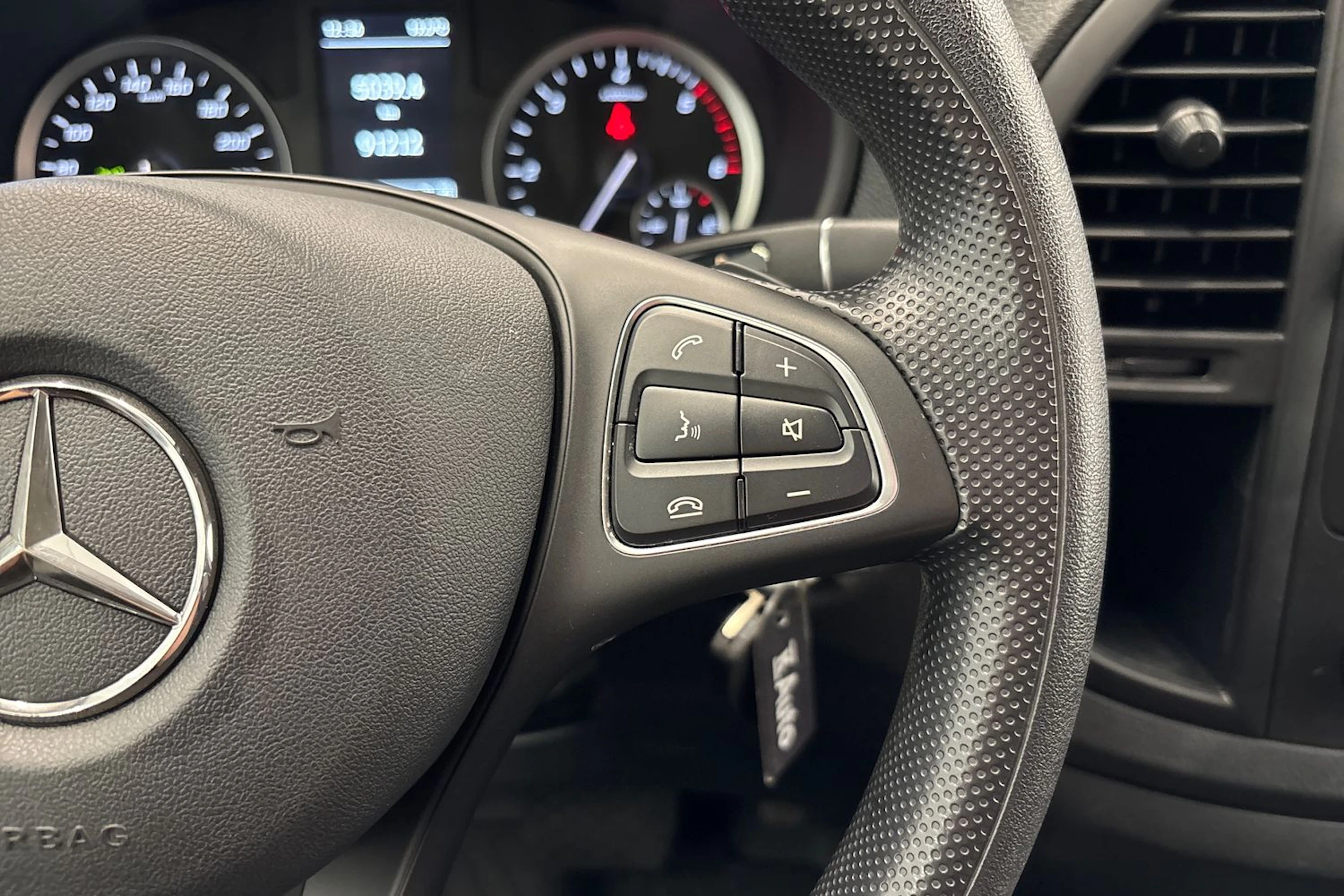 musta Mercedes-Benz Vito 2024 kuva 13.