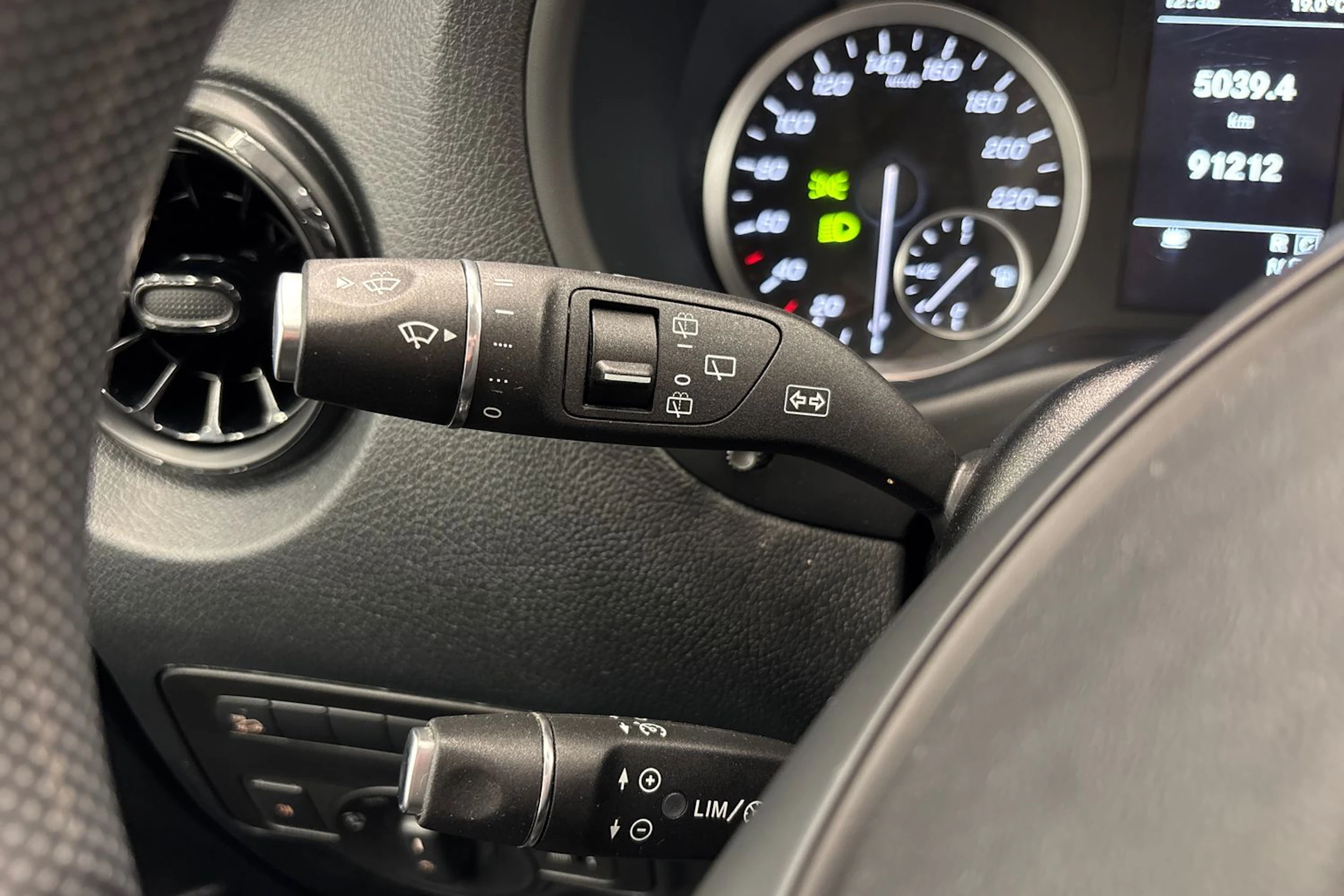 musta Mercedes-Benz Vito 2024 kuva 14.
