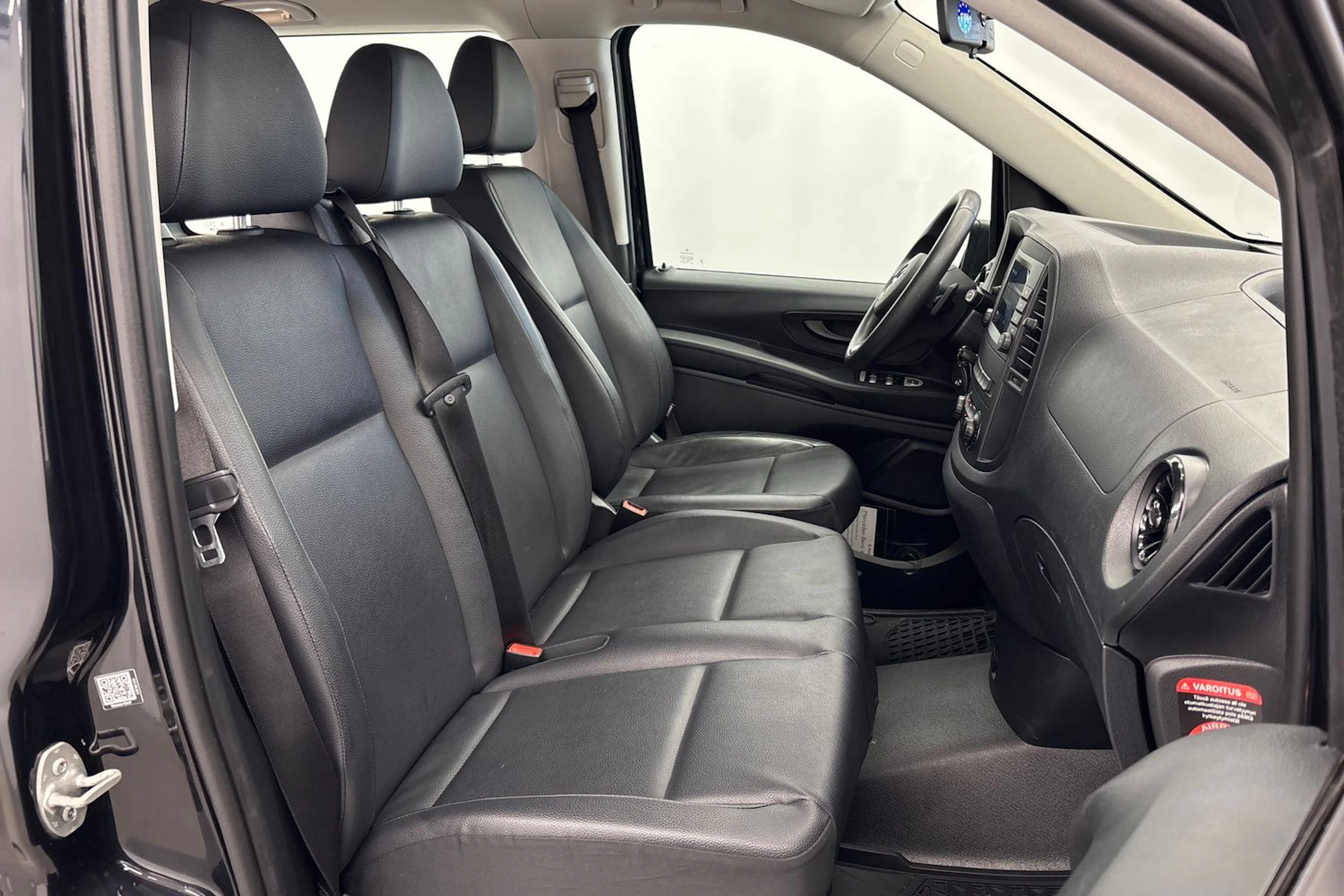 musta Mercedes-Benz Vito 2024 kuva 22.