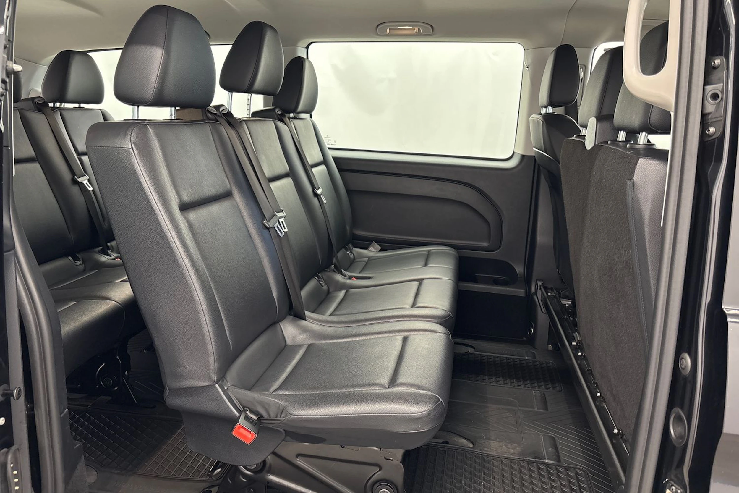 musta Mercedes-Benz Vito 2024 kuva 24.