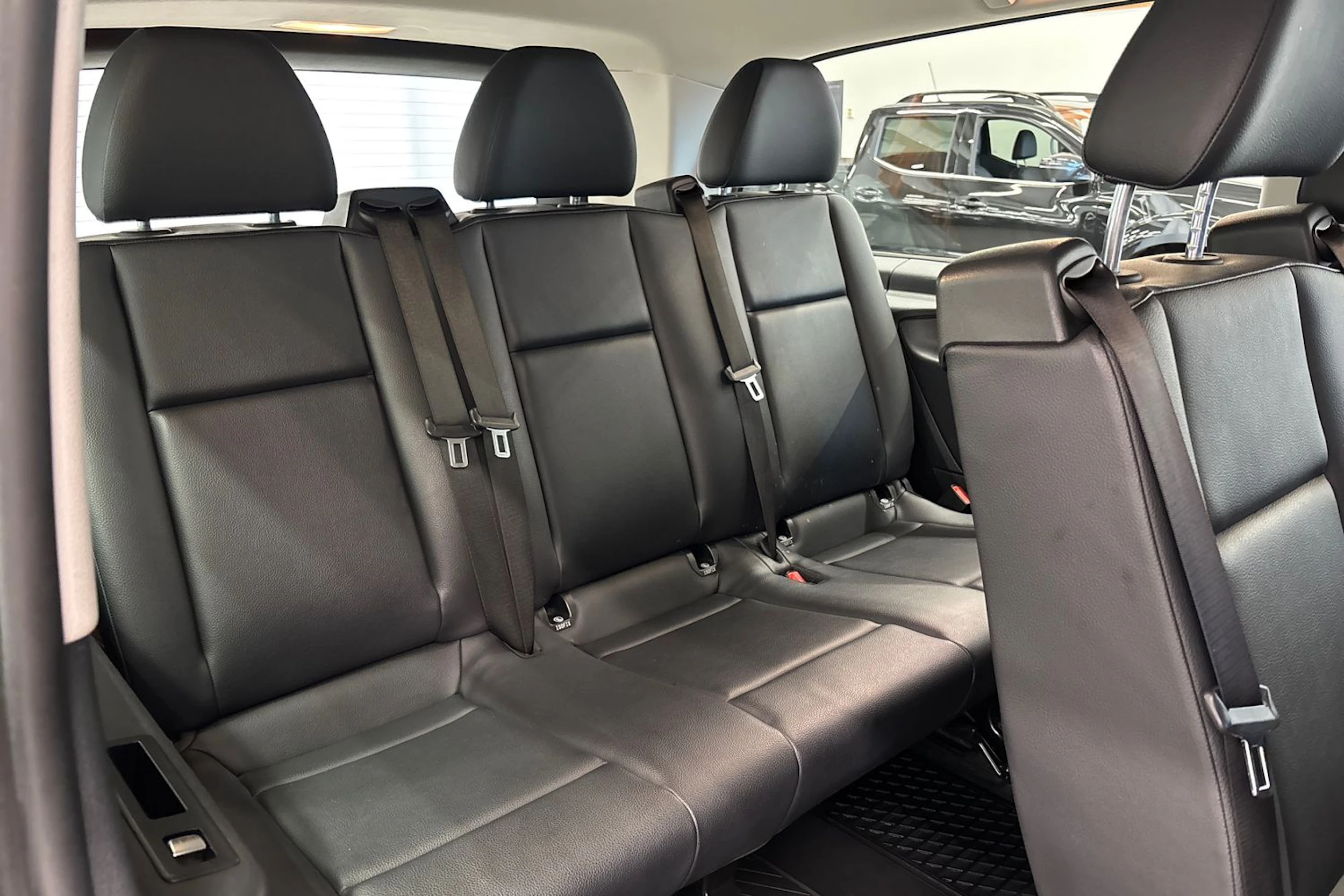 musta Mercedes-Benz Vito 2024 kuva 25.