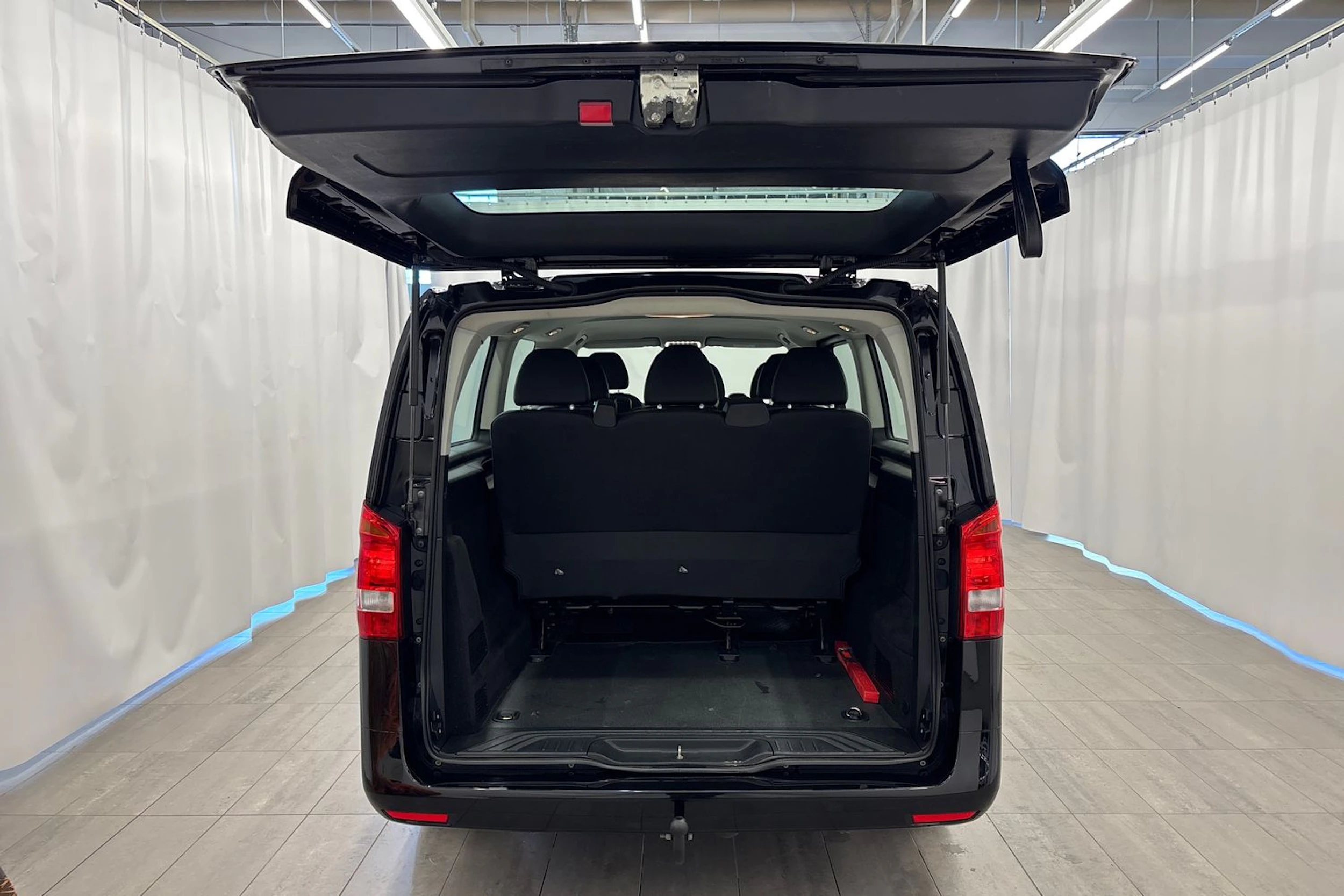 musta Mercedes-Benz Vito 2024 kuva 26.