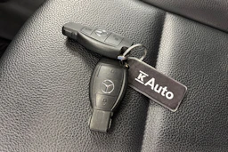 musta Mercedes-Benz Vito 2024 kuva 29.