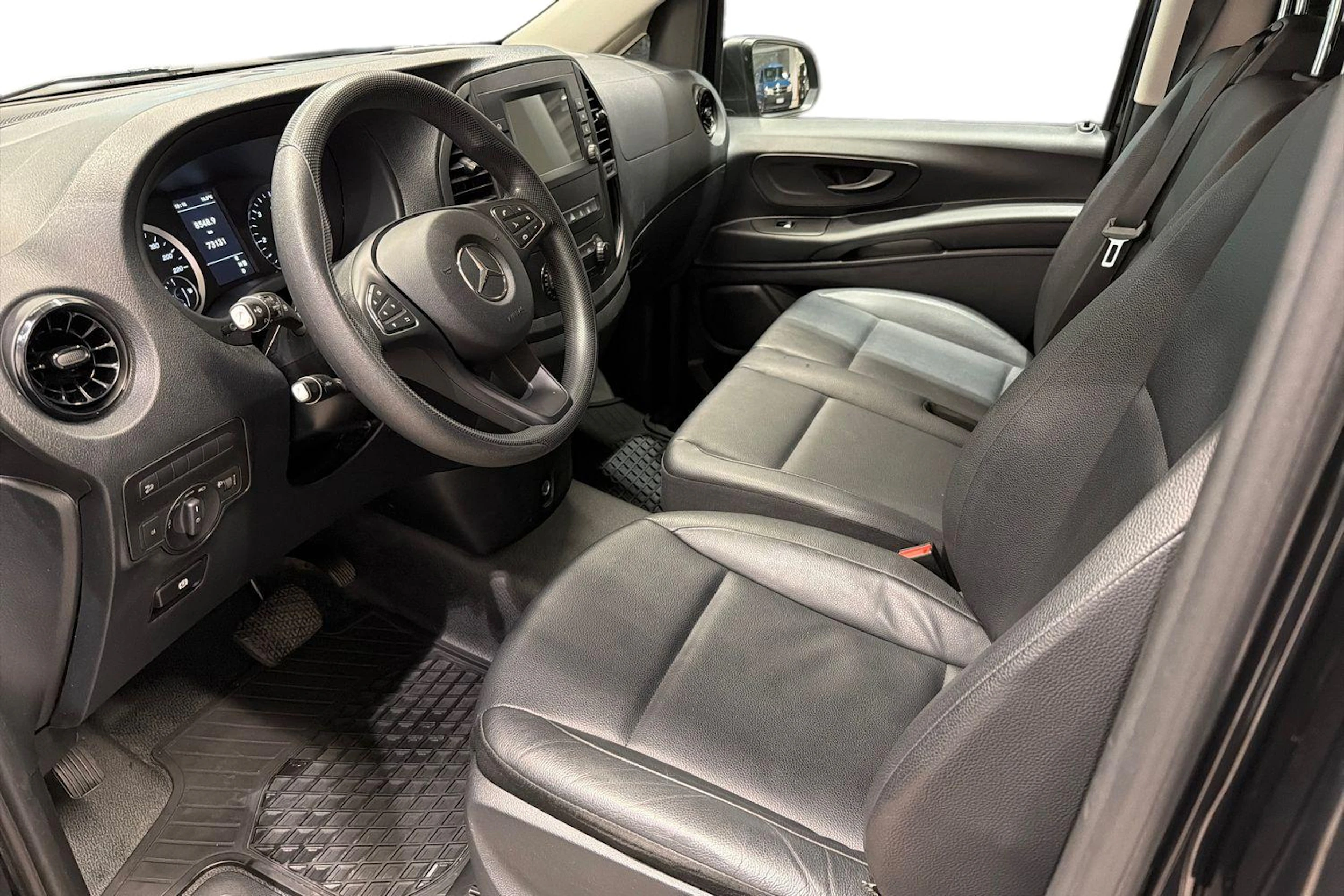 musta Mercedes-Benz Vito 2024 kuva 8.