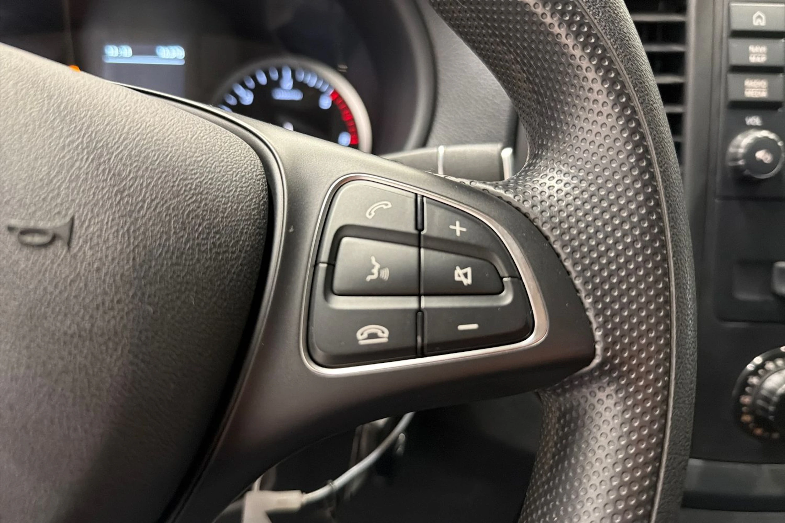 musta Mercedes-Benz Vito 2024 kuva 17.