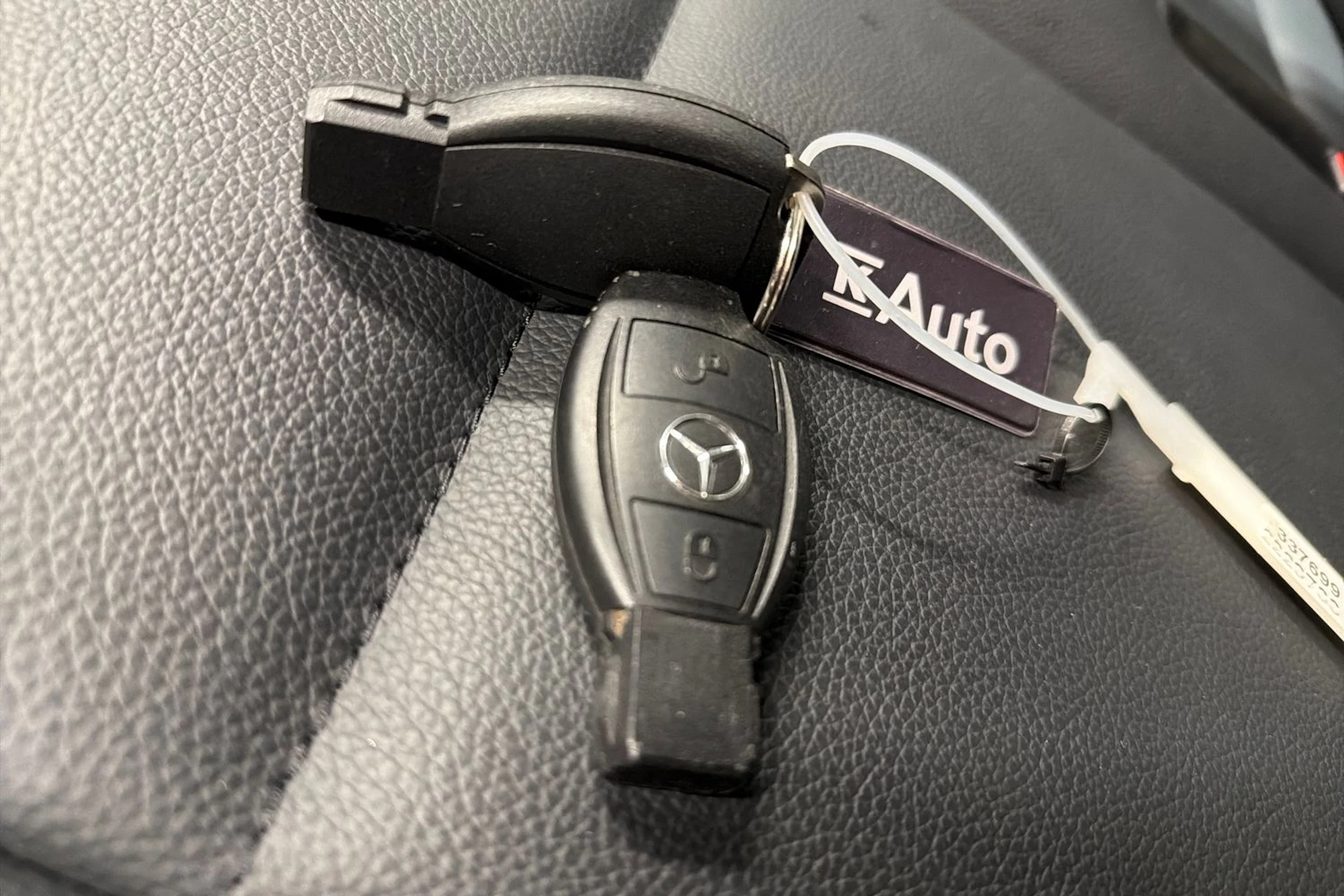 musta Mercedes-Benz Vito 2024 kuva 19.