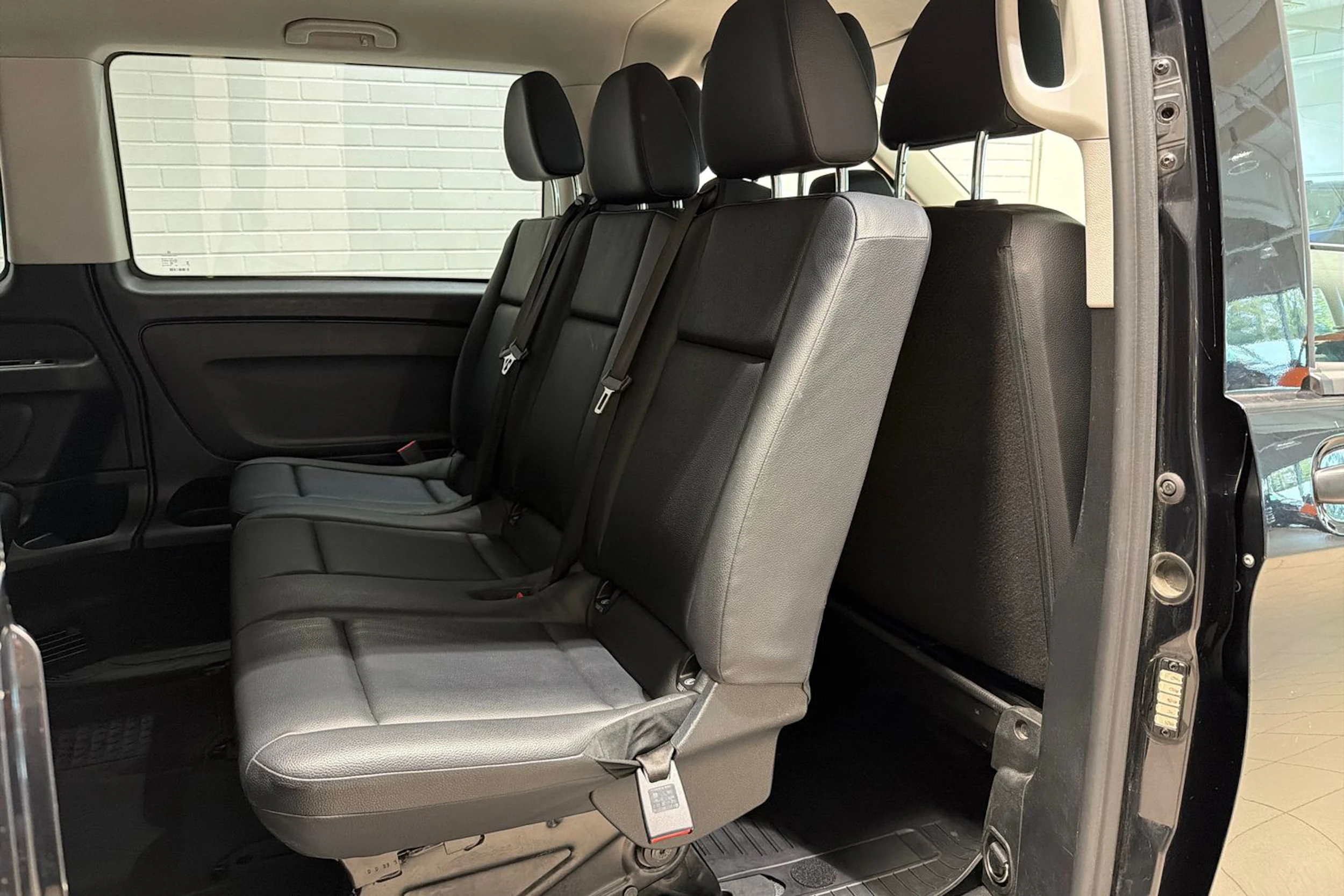 musta Mercedes-Benz Vito 2024 kuva 20.