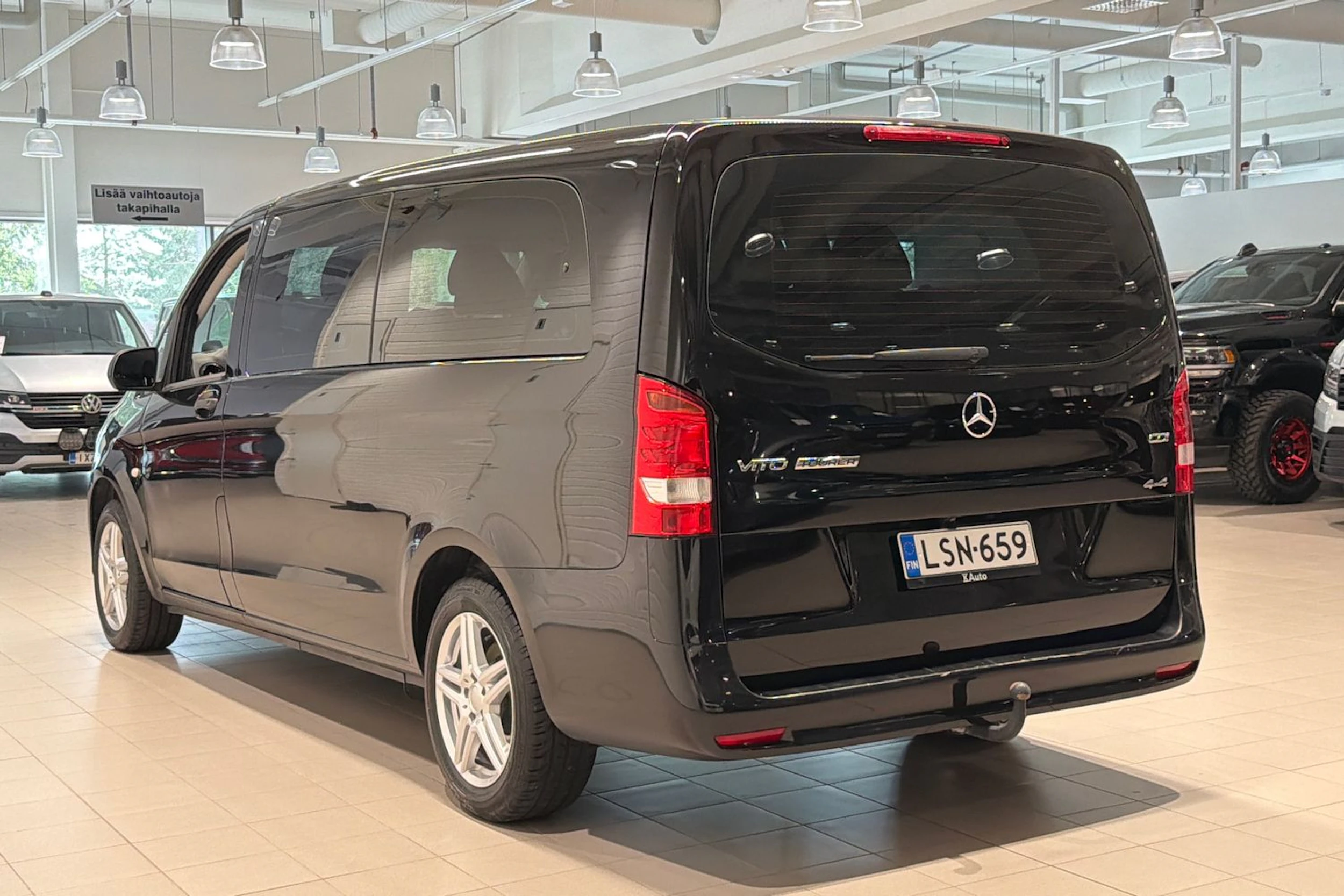musta Mercedes-Benz Vito 2024 kuva 27.
