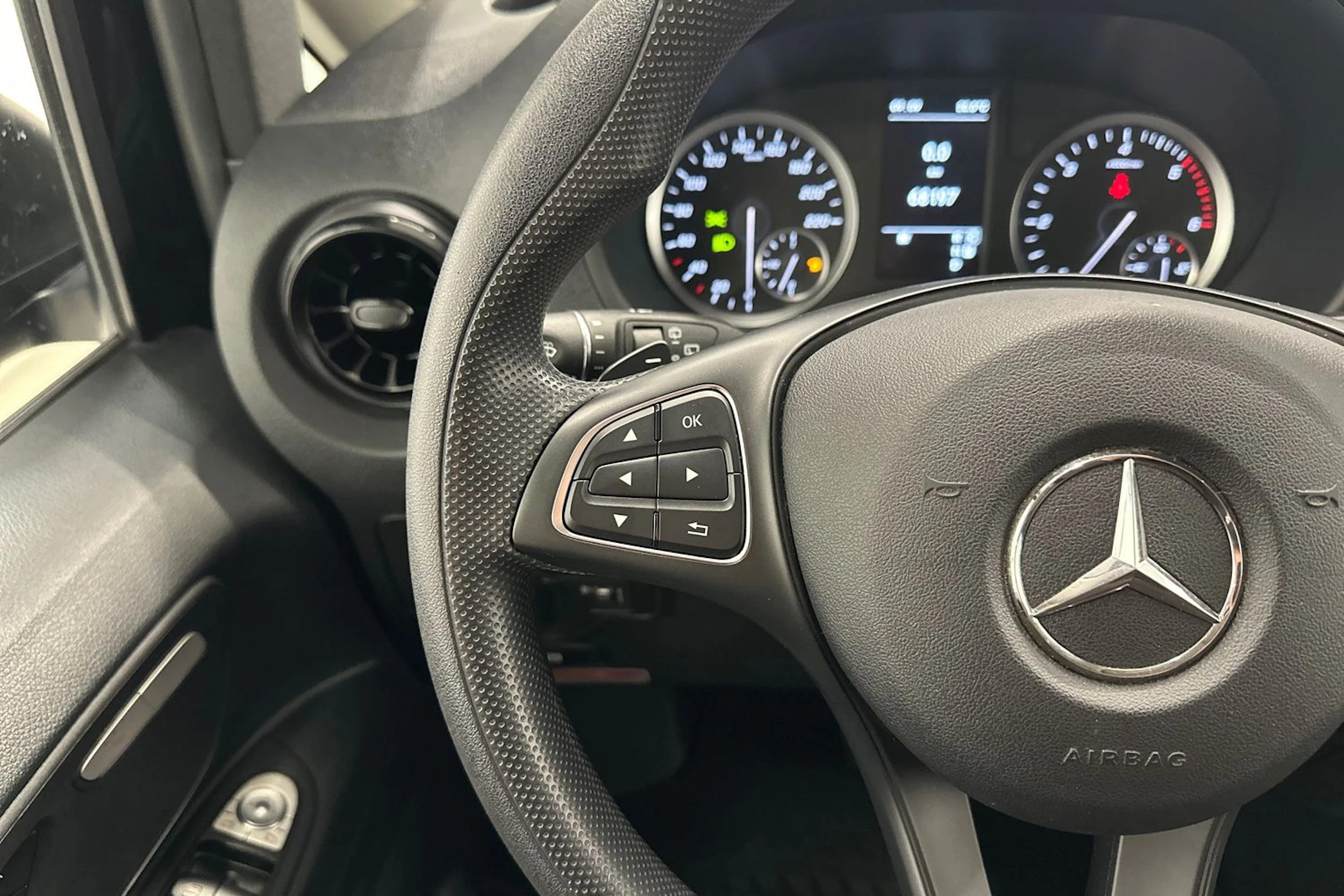 musta Mercedes-Benz Vito 2024 kuva 11.