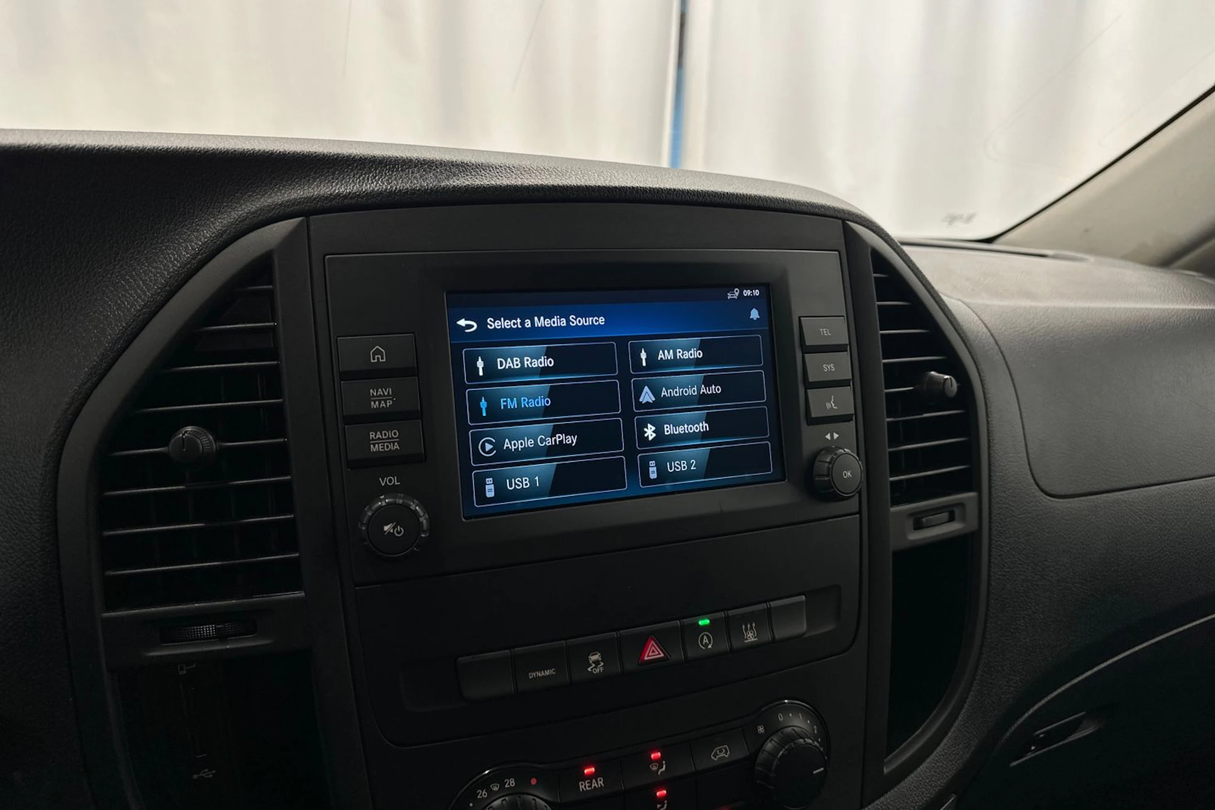 musta Mercedes-Benz Vito 2024 kuva 18.