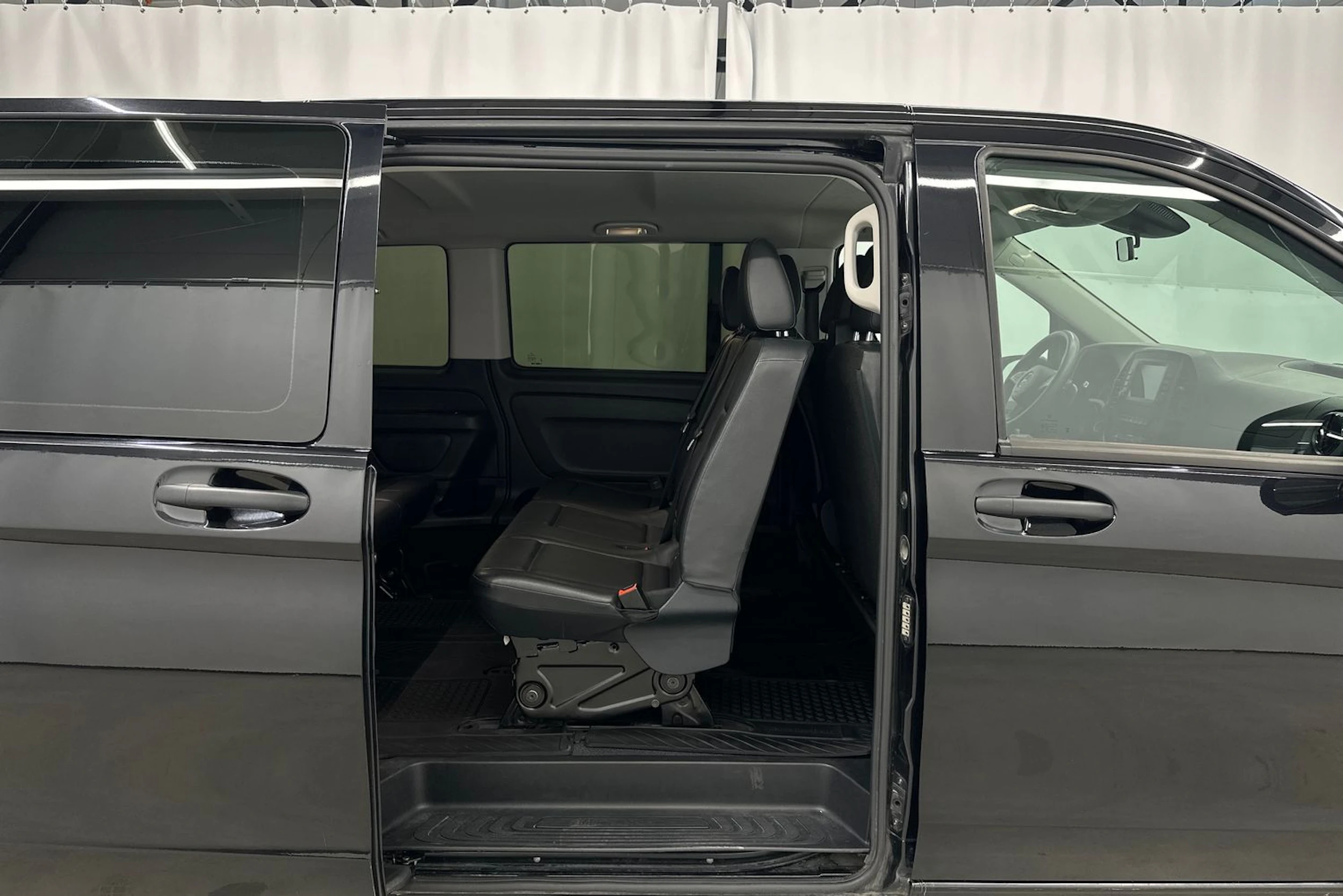 musta Mercedes-Benz Vito 2024 kuva 23.
