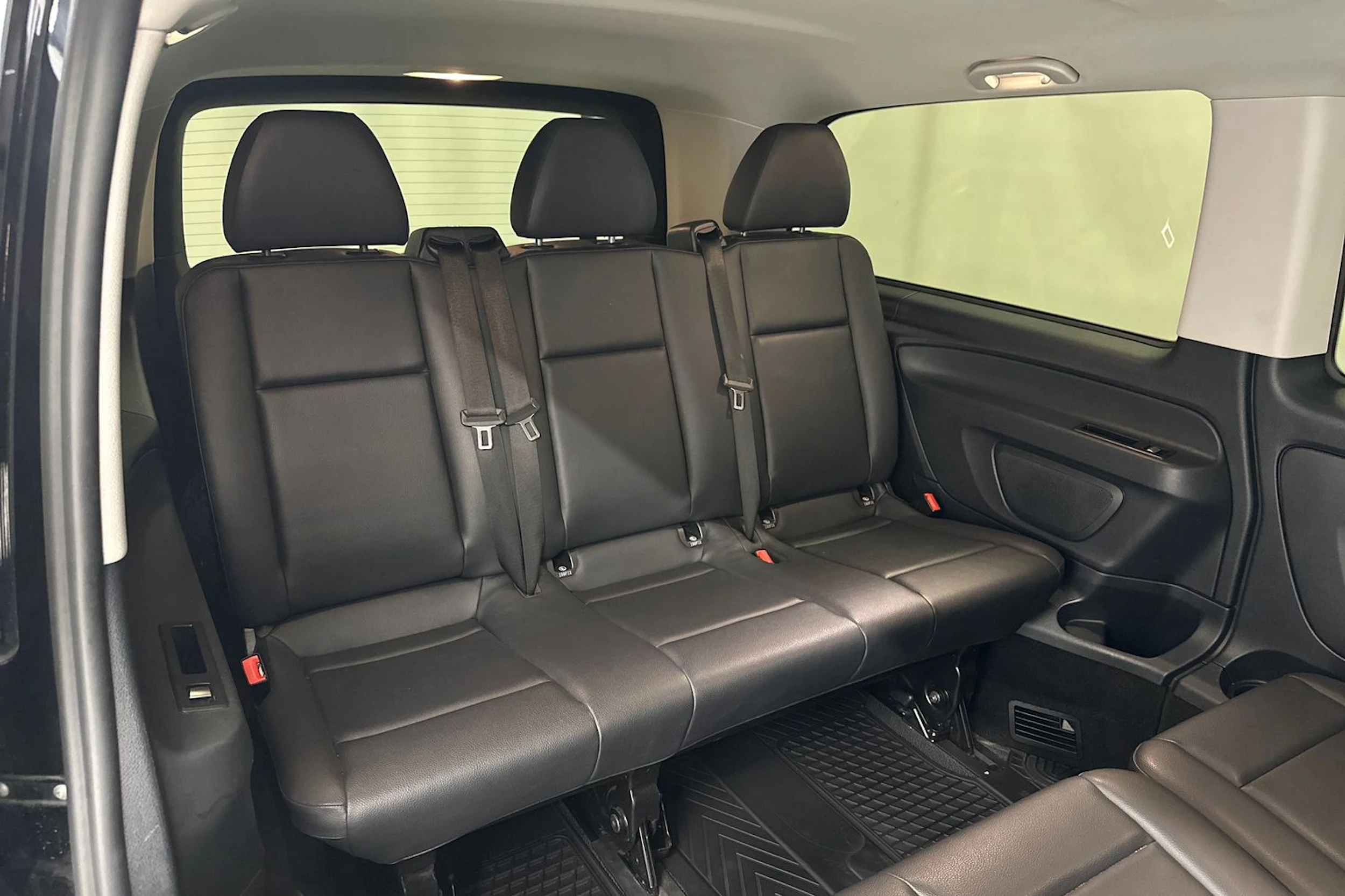 musta Mercedes-Benz Vito 2024 kuva 25.