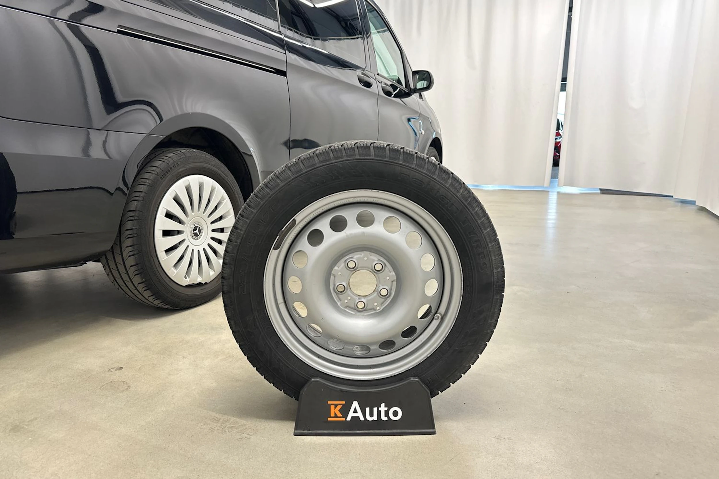 musta Mercedes-Benz Vito 2024 kuva 29.