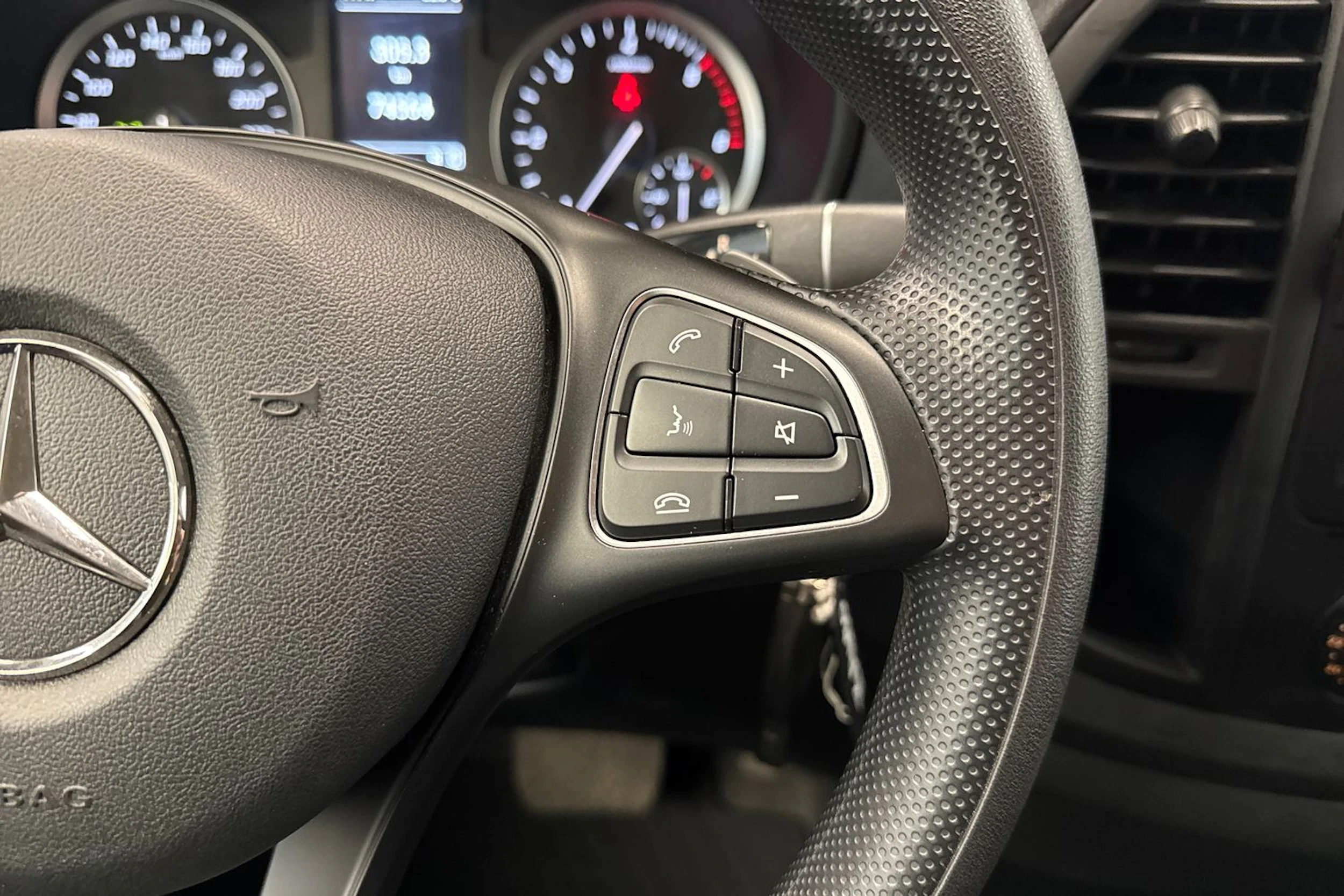 musta Mercedes-Benz Vito 2024 kuva 17.