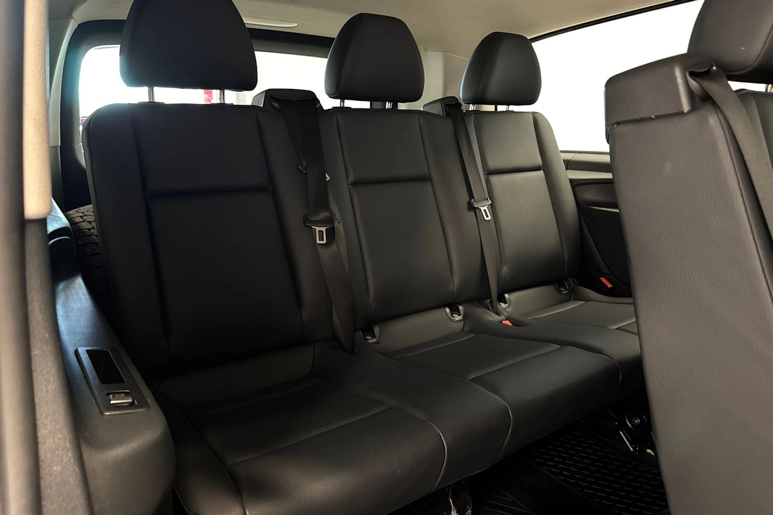musta Mercedes-Benz Vito 2024 kuva 27.