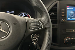 musta Mercedes-Benz Vito 2024 kuva 15.