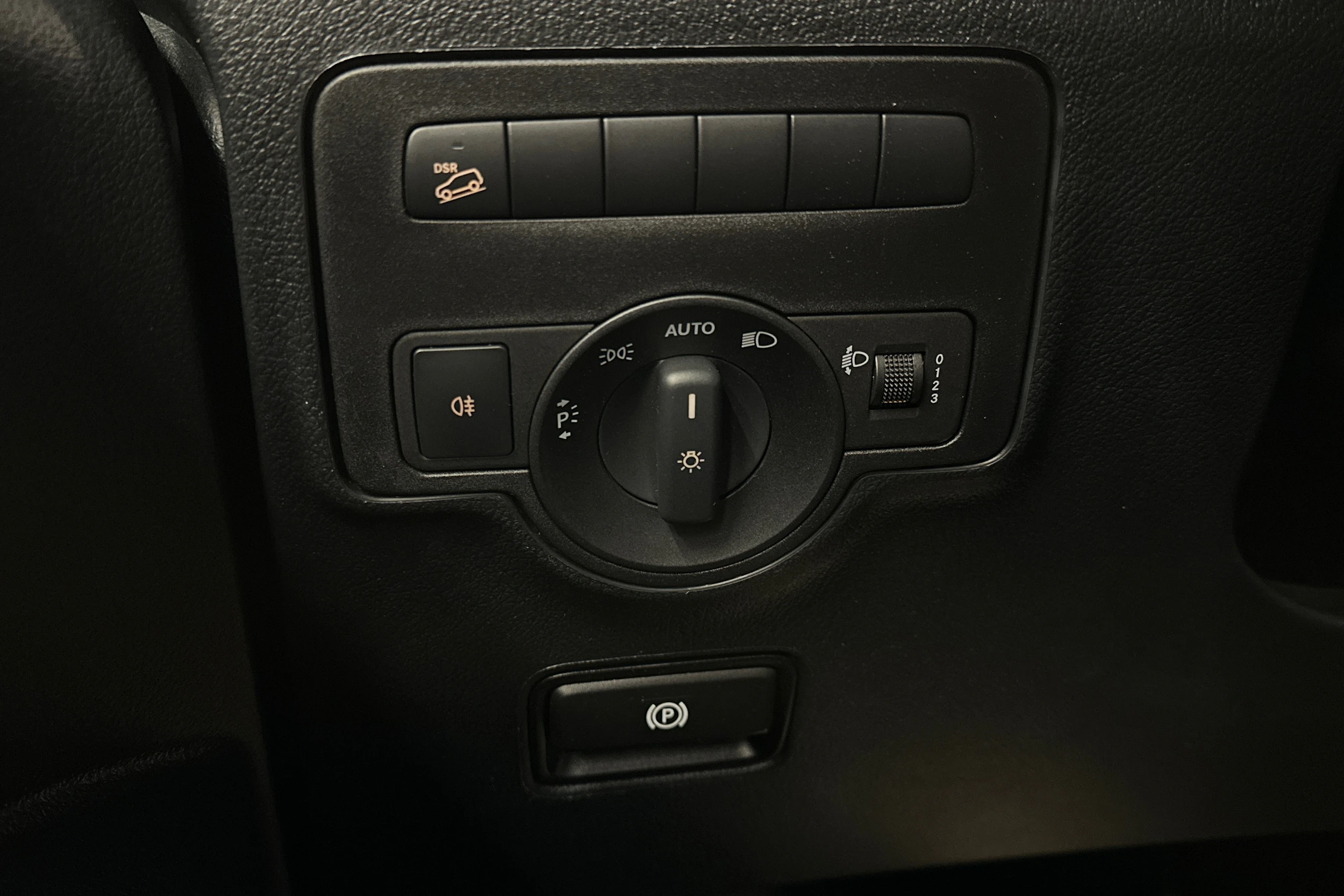 musta Mercedes-Benz Vito 2024 kuva 16.