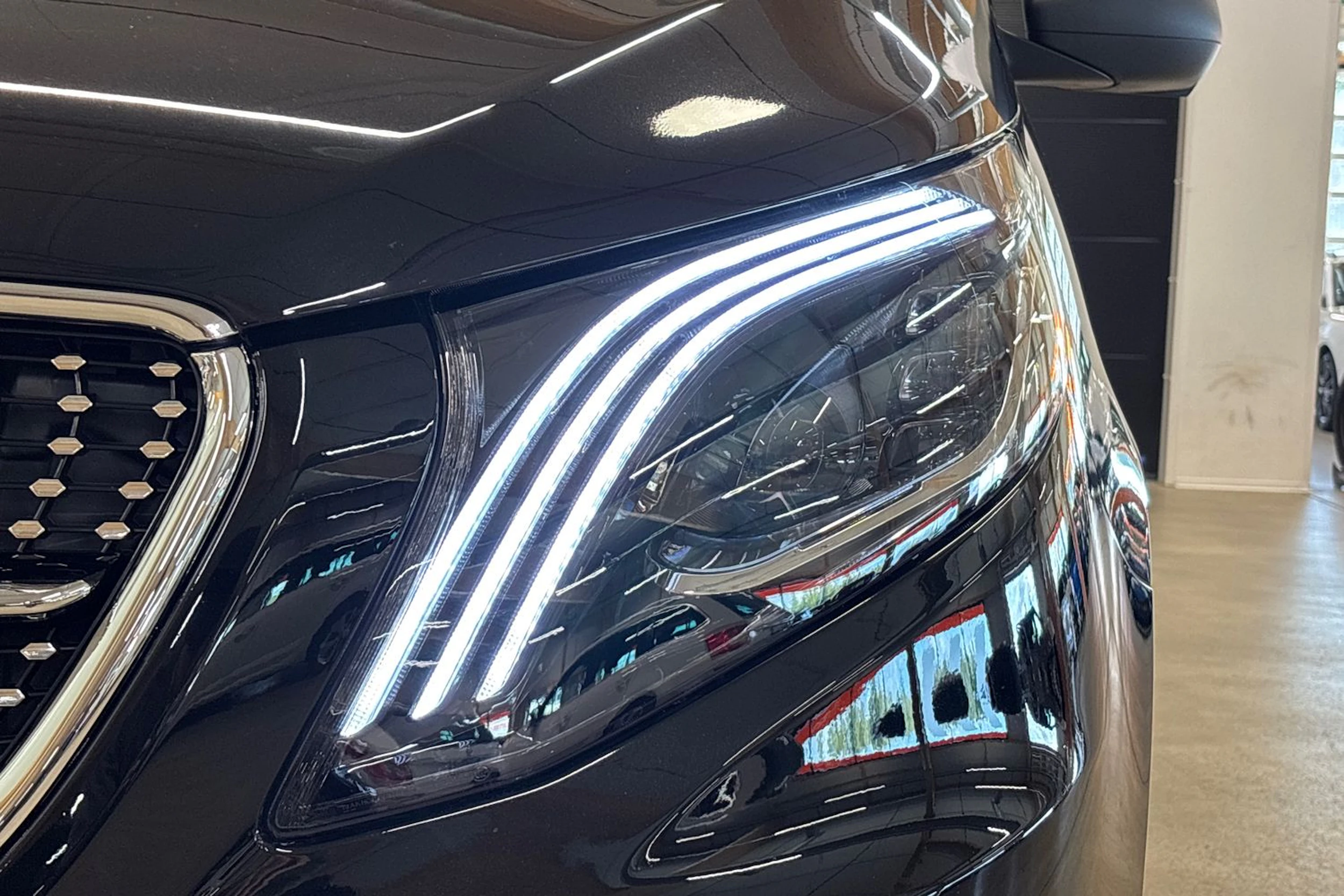 musta Mercedes-Benz Vito 2024 kuva 32.