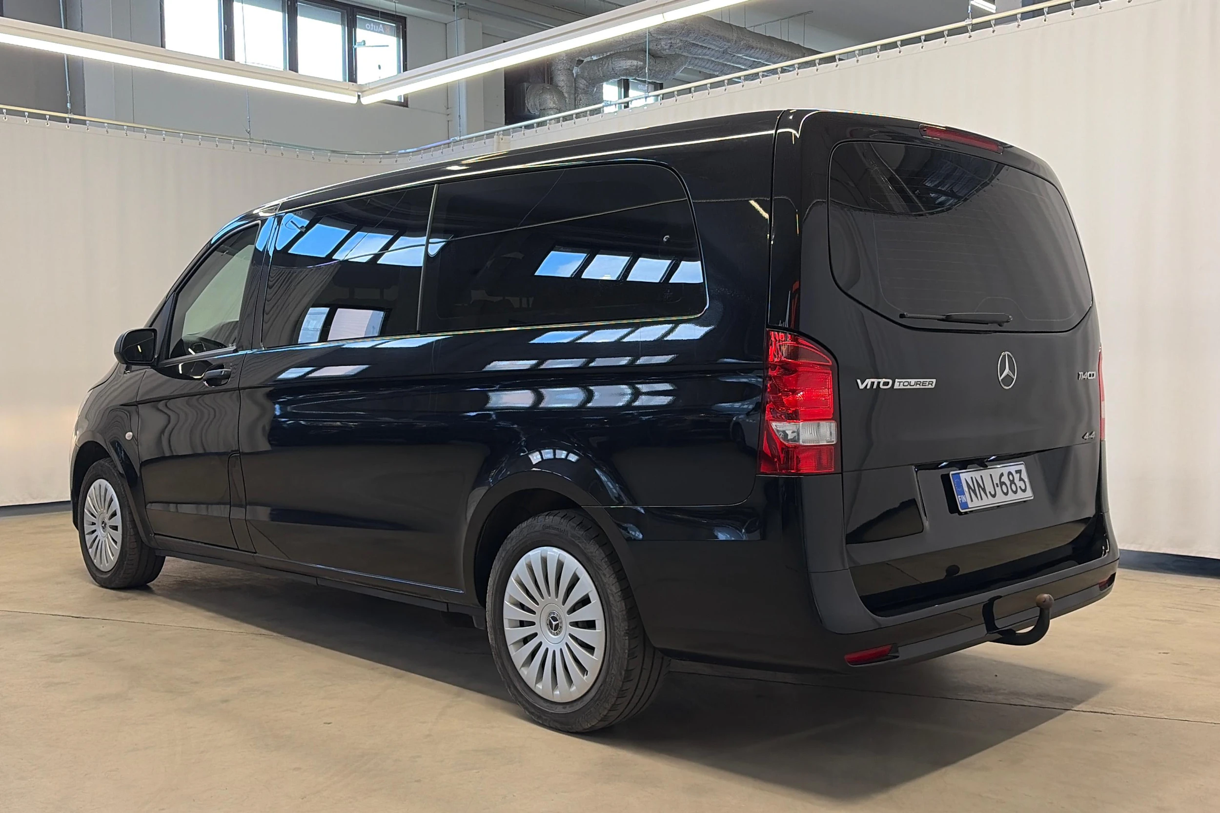 musta Mercedes-Benz Vito 2024 kuva 6.