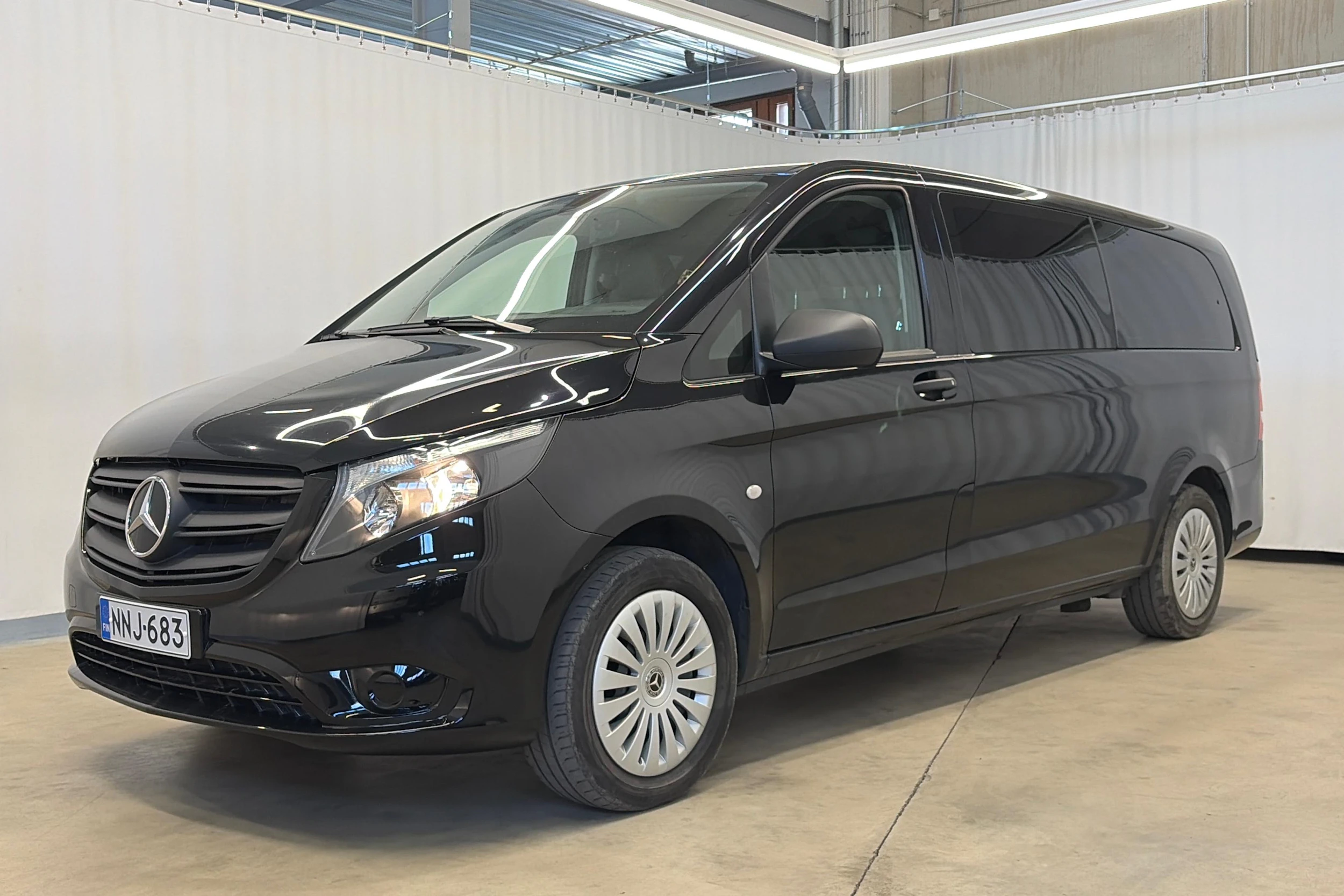 musta Mercedes-Benz Vito 2024 kuva 7.