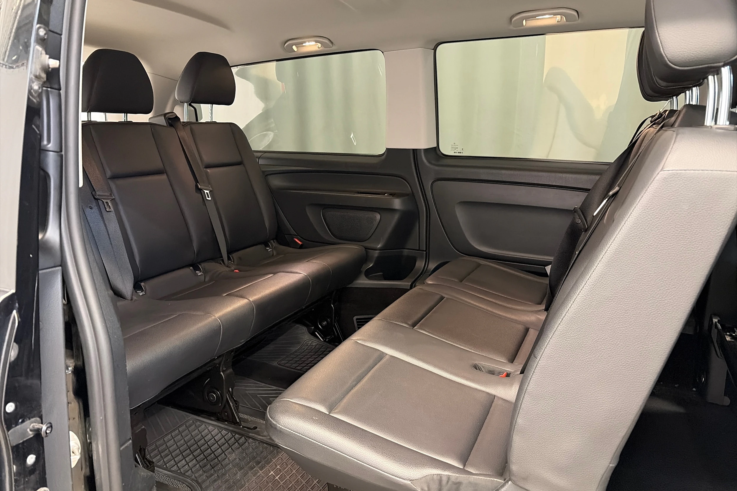 musta Mercedes-Benz Vito 2024 kuva 12.