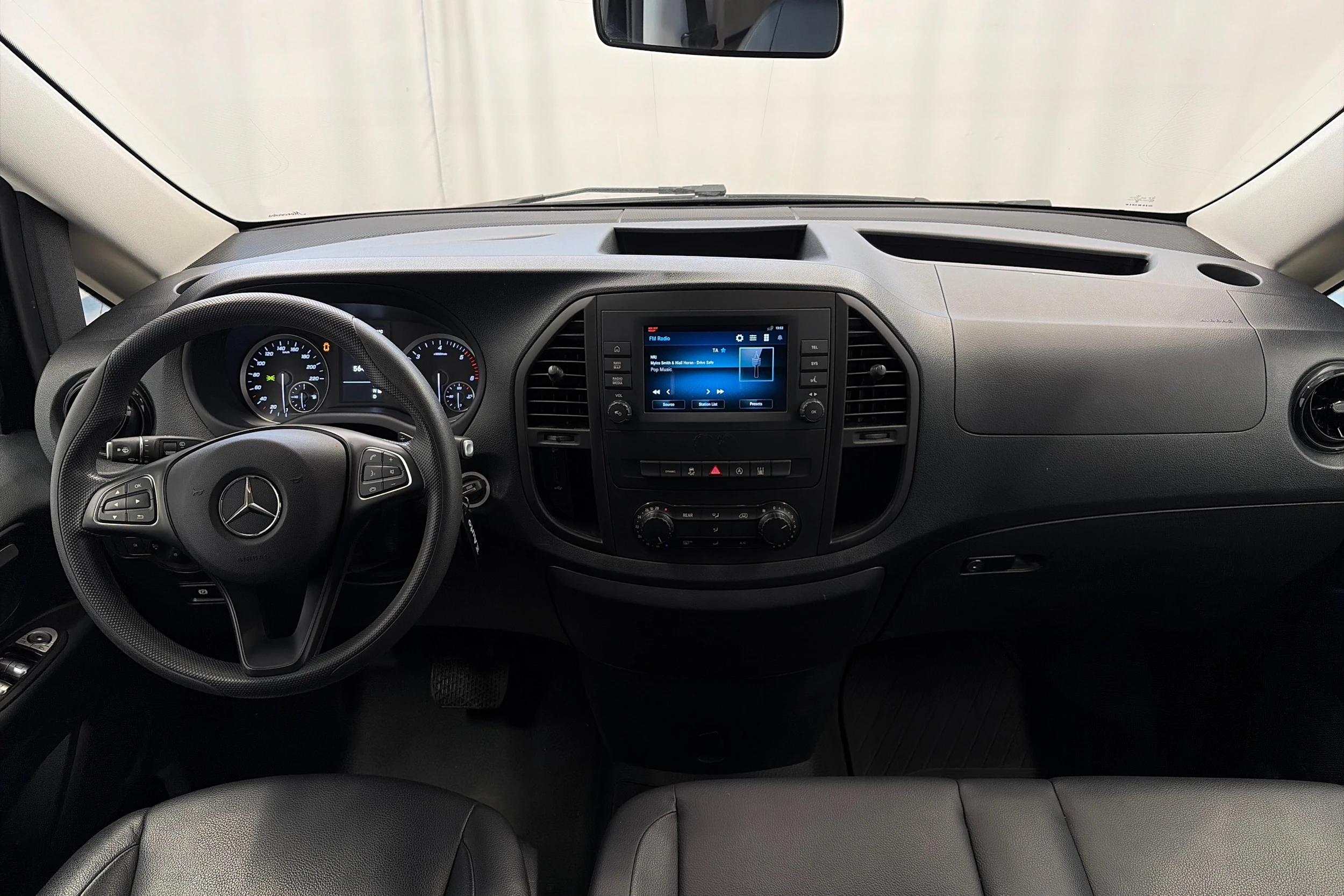 musta Mercedes-Benz Vito 2024 kuva 13.